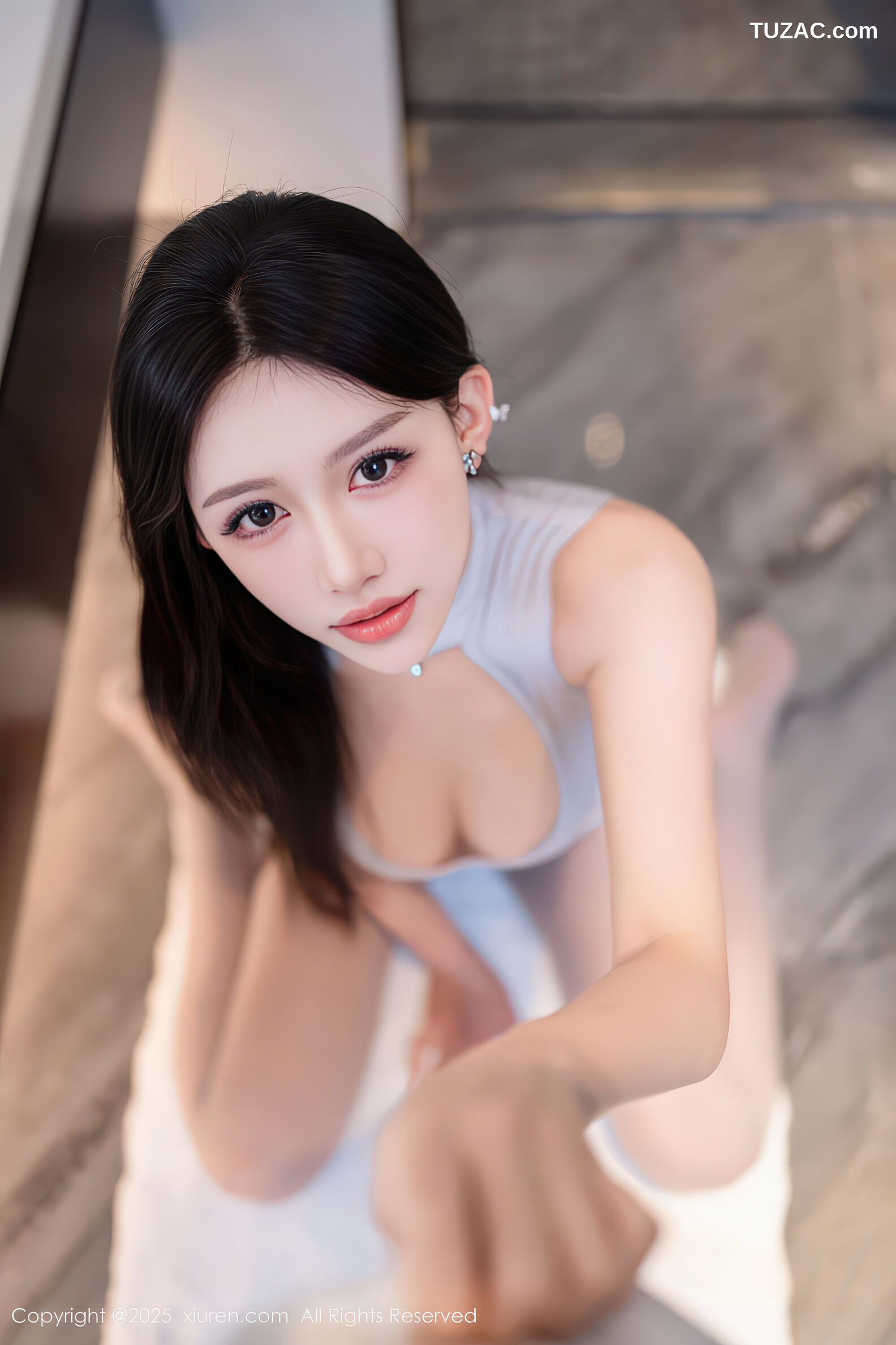 XiuRen秀人网-11174-shelly诗莉-浅灰色连衣短裙灰丝-2025.12.30