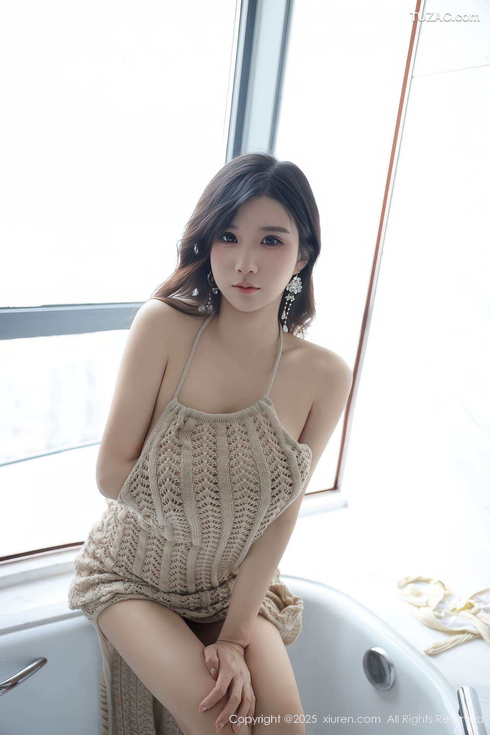 XiuRen秀人网-11182-小肉肉咪-泳池场景浅色连衣裙白色比基尼-2025.12.31