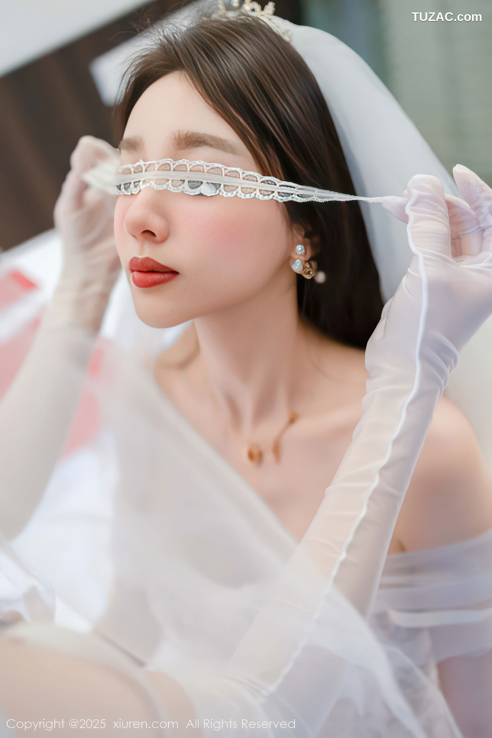 XiuRen秀人网-11184-Twins天夭桃桃-姐妹花白色蕾丝婚纱-2025.12.31