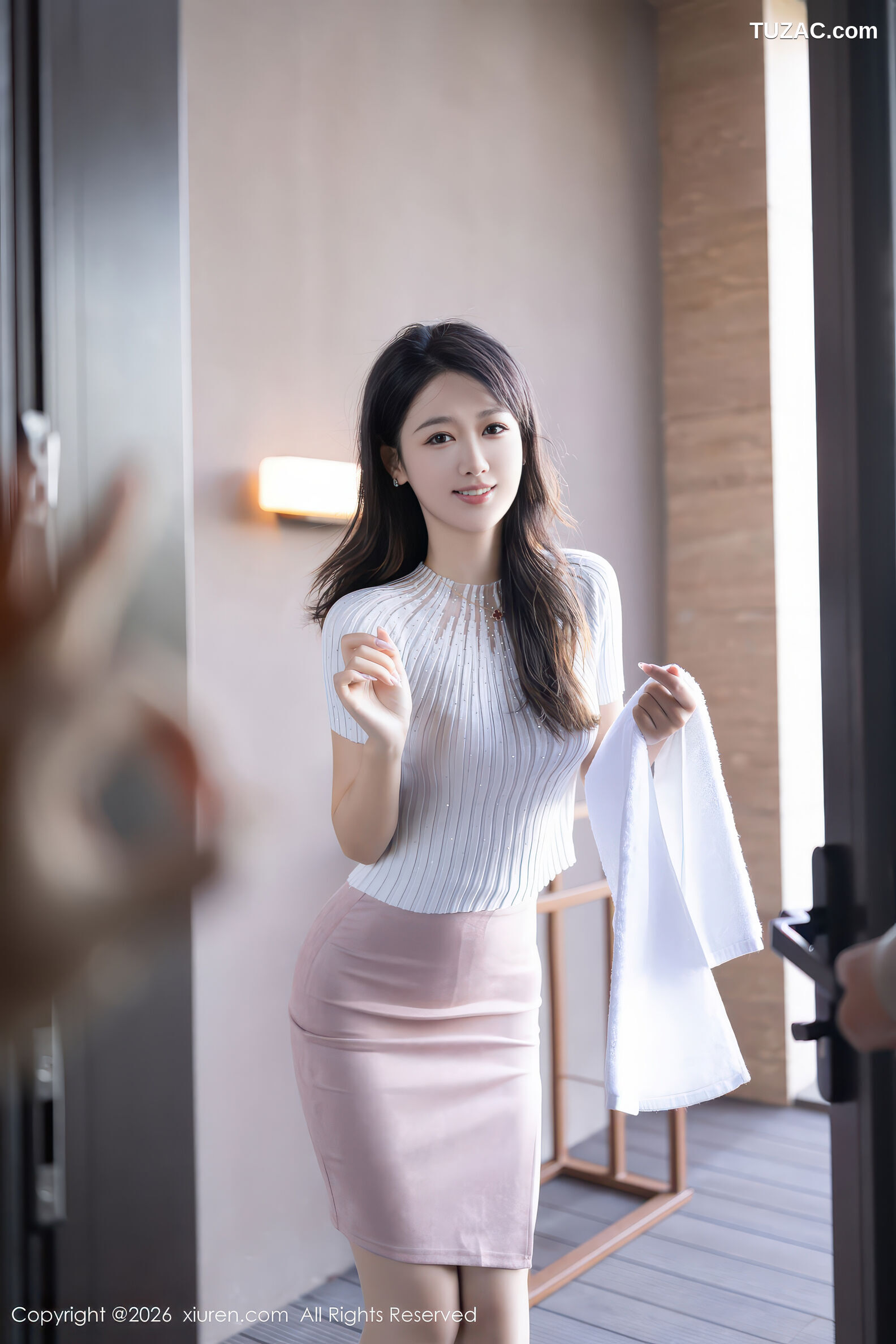 XiuRen秀人网-11195-唐安琪-粉色内衣诱人肉色丝袜-2026.01.05