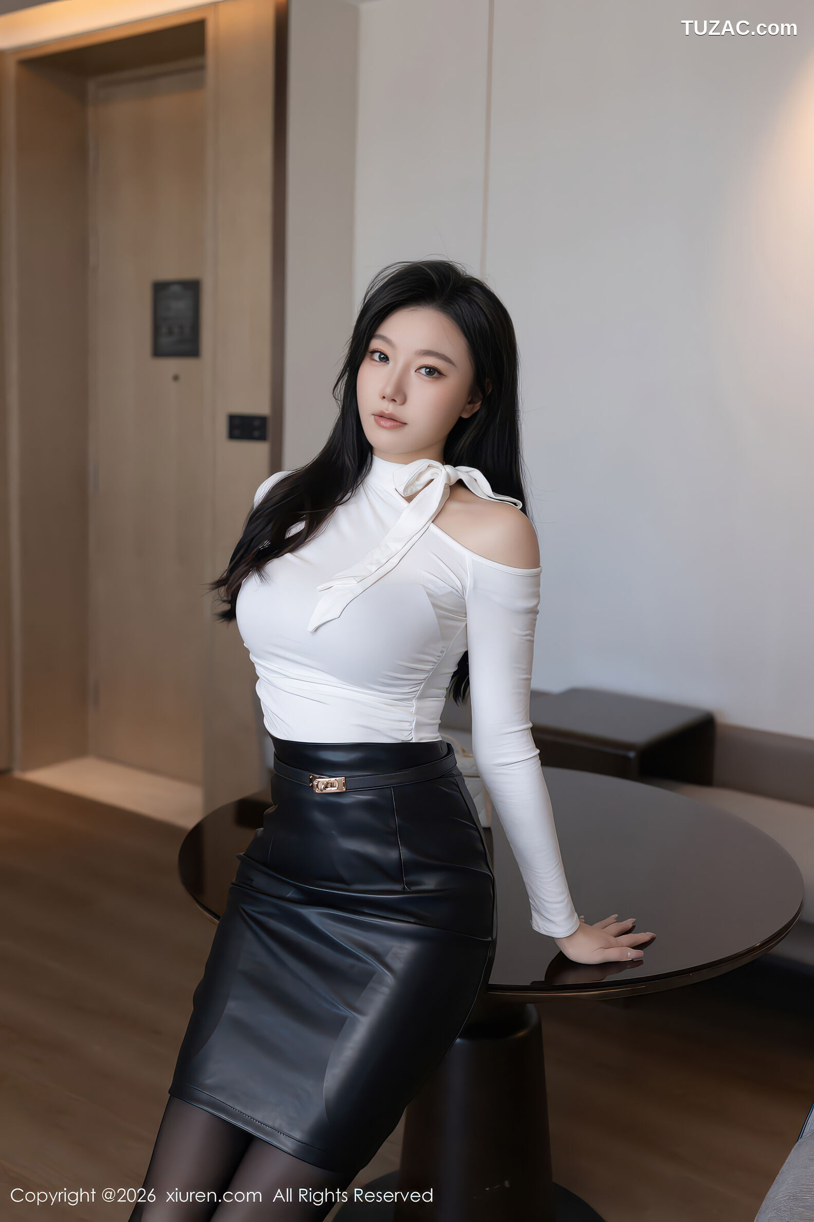 XiuRen秀人网-11201-安然anran-白T黑色皮裙黑丝长腿-2026.01.06