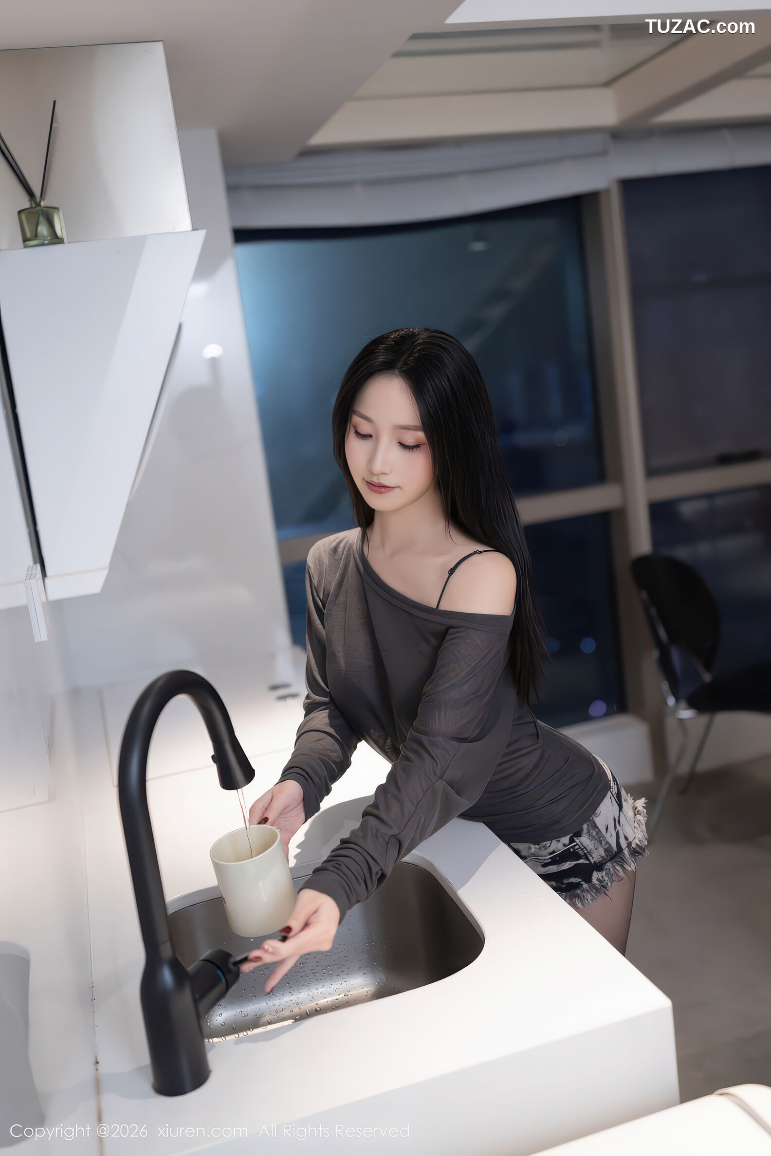XiuRen秀人网-11202-杏子Yada-香肩黑丝翘臀美女-2026.01.07