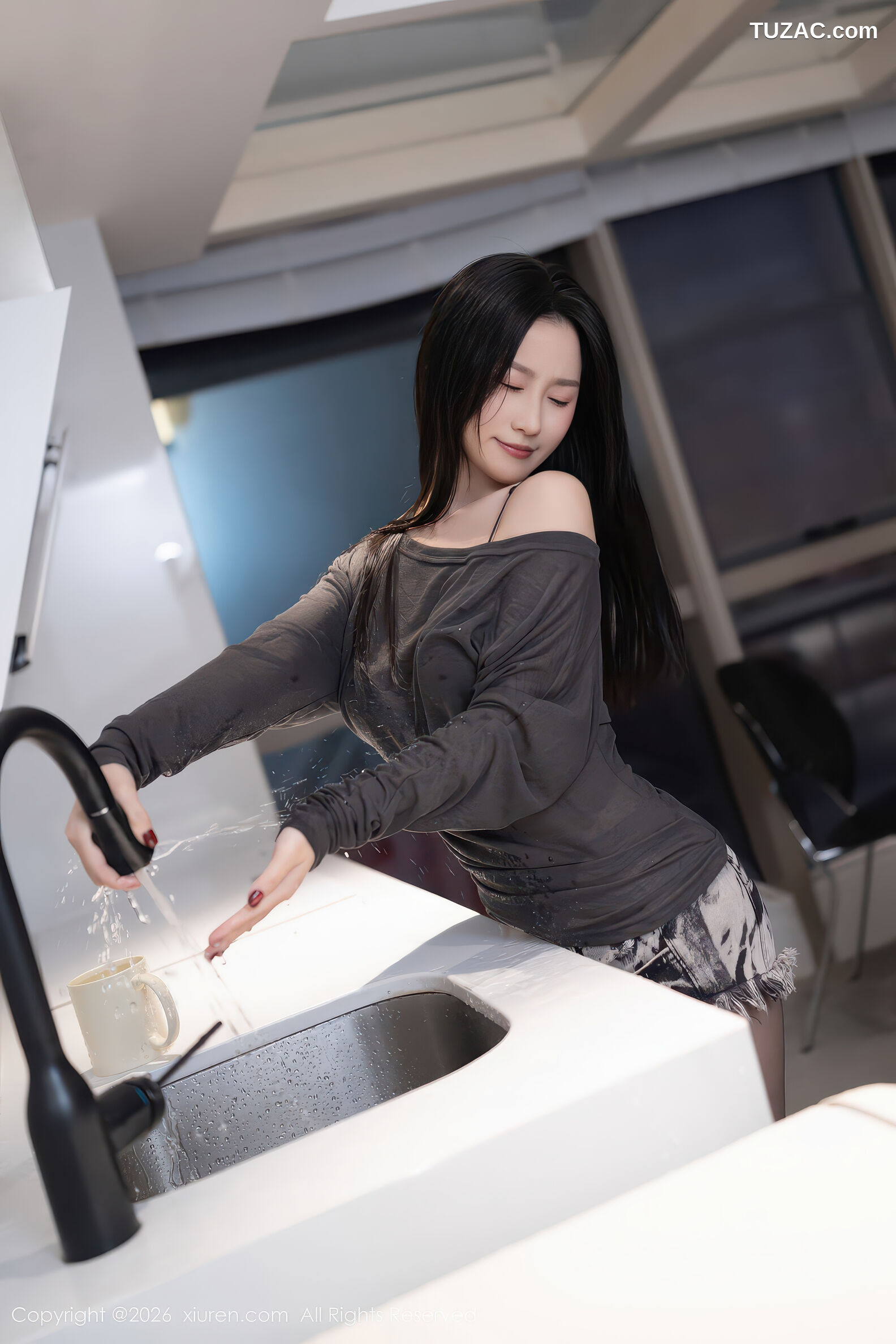 XiuRen秀人网-11202-杏子Yada-香肩黑丝翘臀美女-2026.01.07