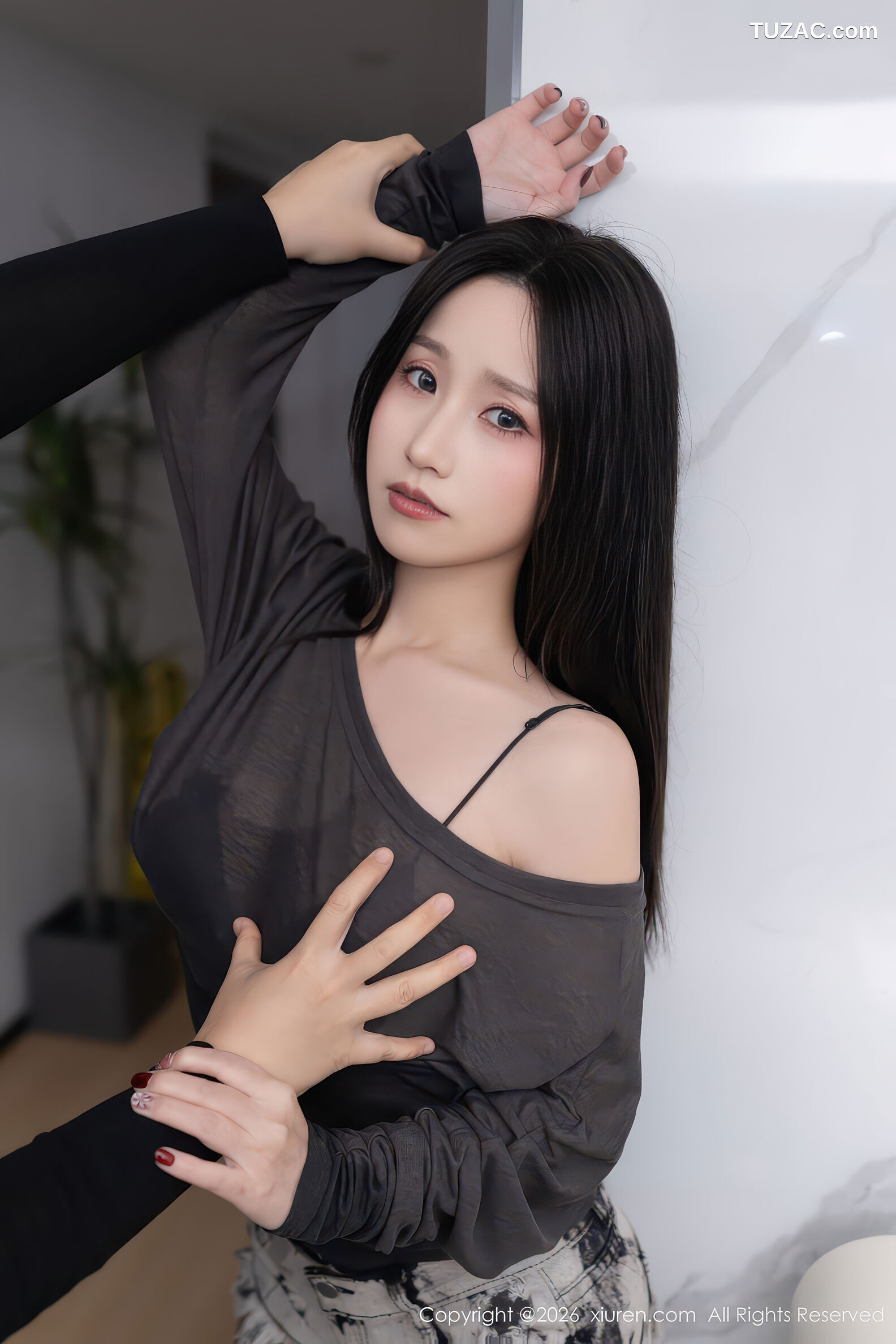 XiuRen秀人网-11202-杏子Yada-香肩黑丝翘臀美女-2026.01.07