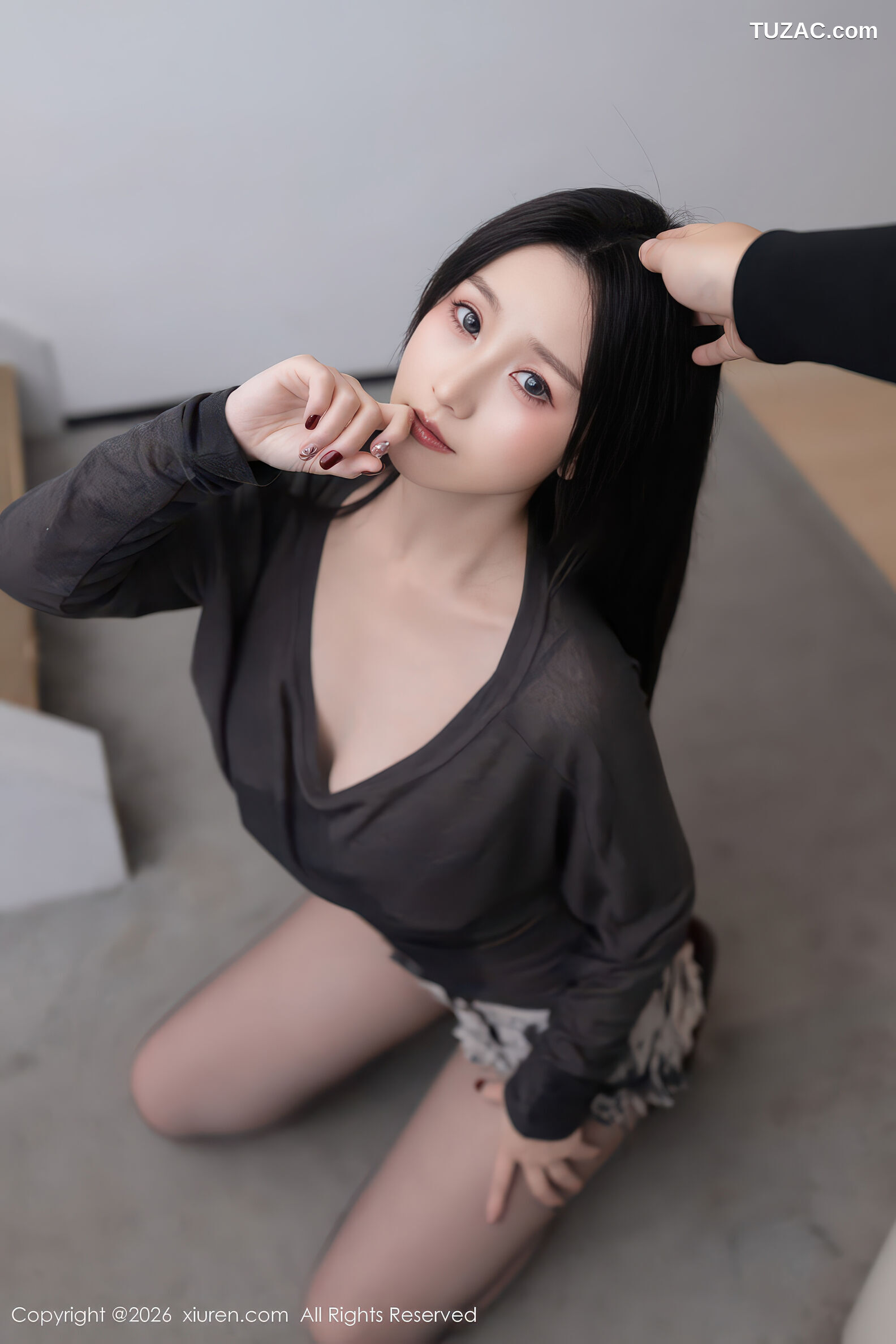 XiuRen秀人网-11202-杏子Yada-香肩黑丝翘臀美女-2026.01.07