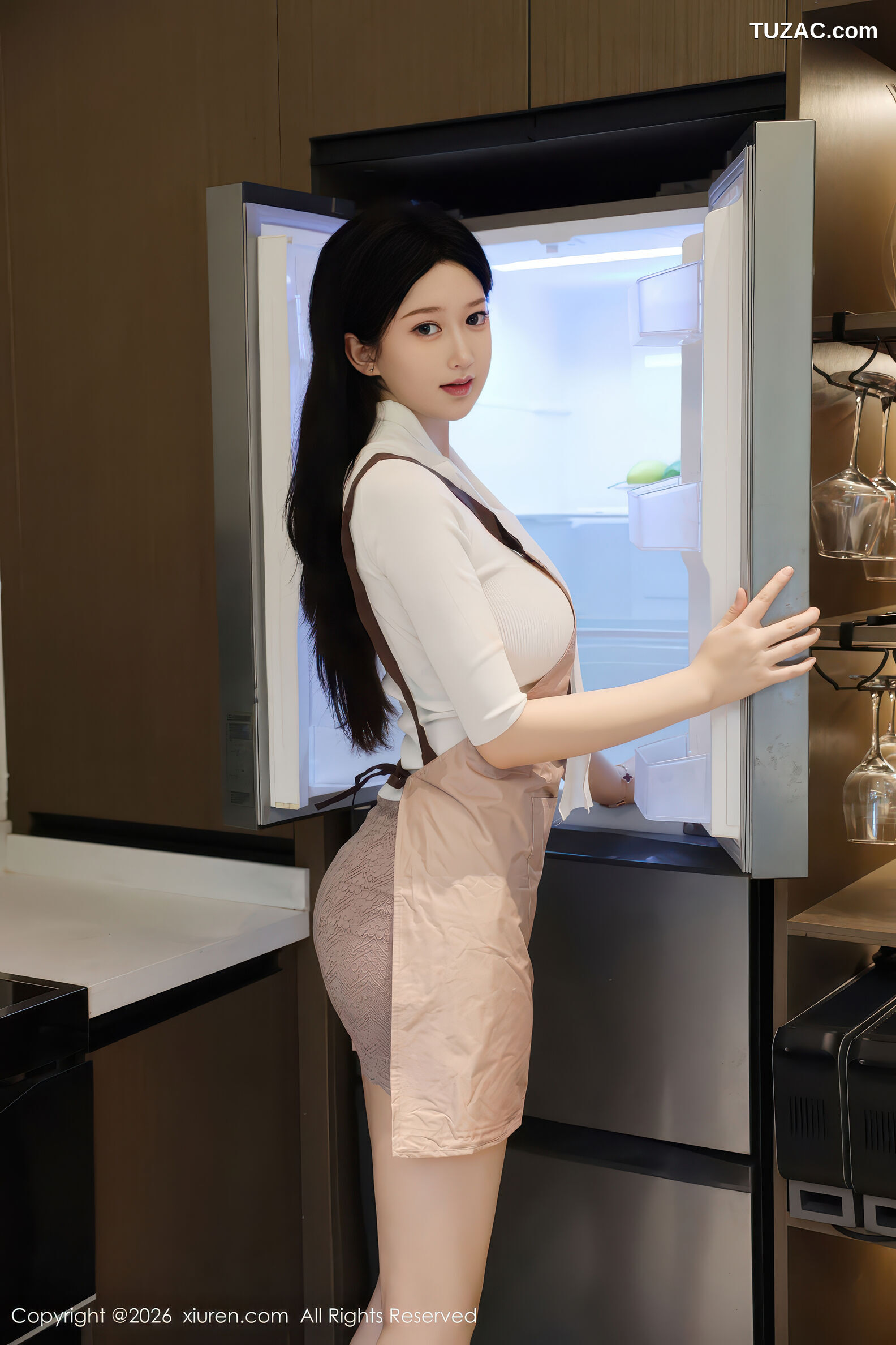 XiuRen秀人网-11207-奶思兔-巨乳首套写真围裙厨娘紫色包臀裙-2026.01.08