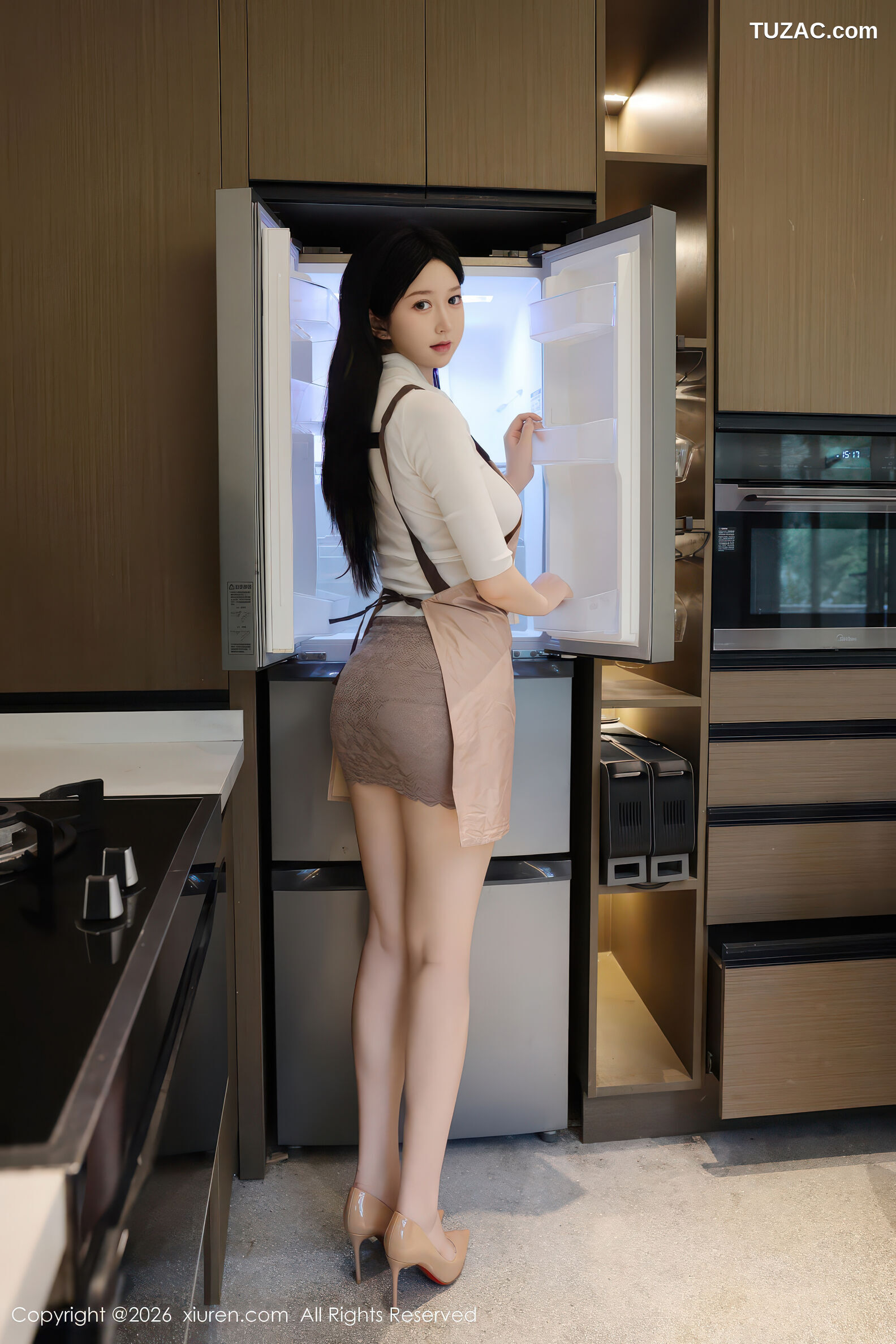 XiuRen秀人网-11207-奶思兔-巨乳首套写真围裙厨娘紫色包臀裙-2026.01.08