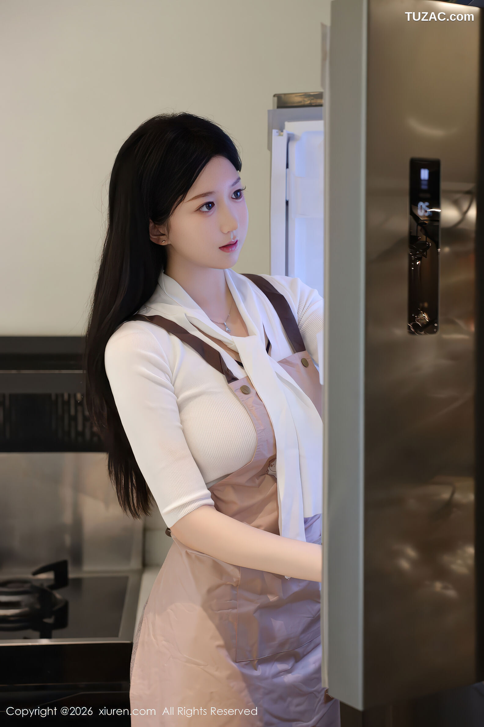 XiuRen秀人网-11207-奶思兔-巨乳首套写真围裙厨娘紫色包臀裙-2026.01.08