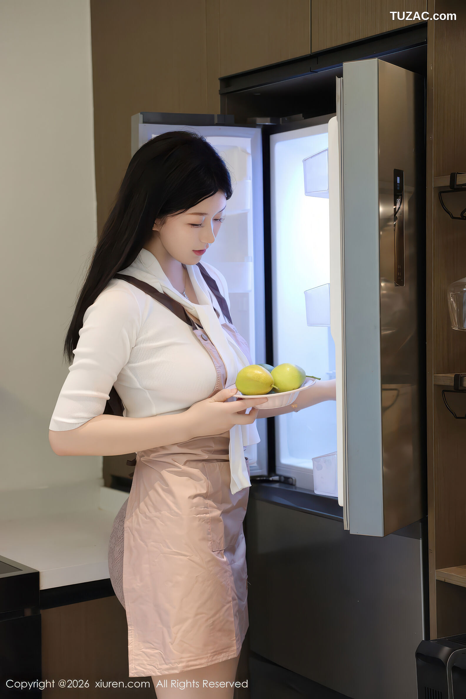 XiuRen秀人网-11207-奶思兔-巨乳首套写真围裙厨娘紫色包臀裙-2026.01.08