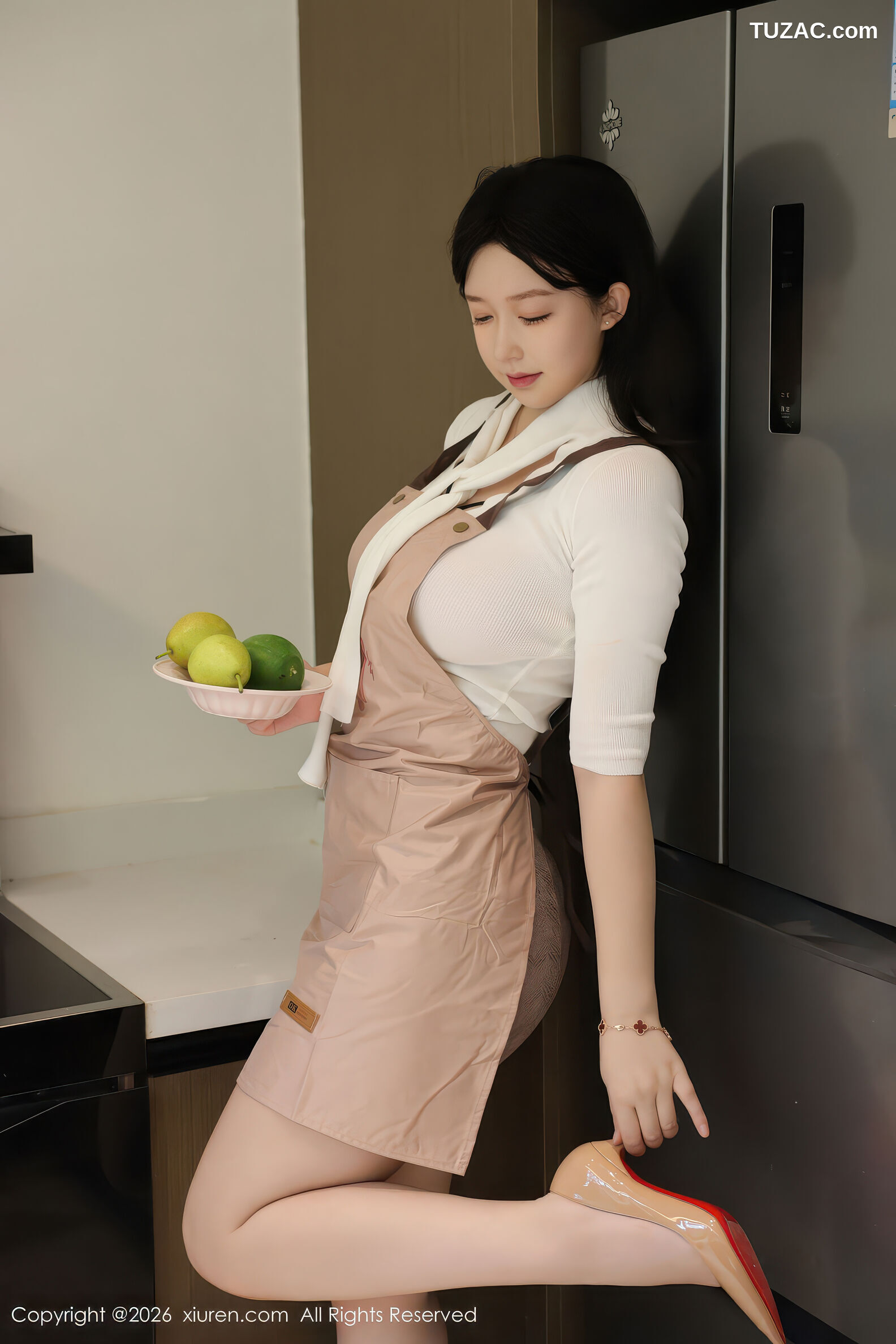XiuRen秀人网-11207-奶思兔-巨乳首套写真围裙厨娘紫色包臀裙-2026.01.08