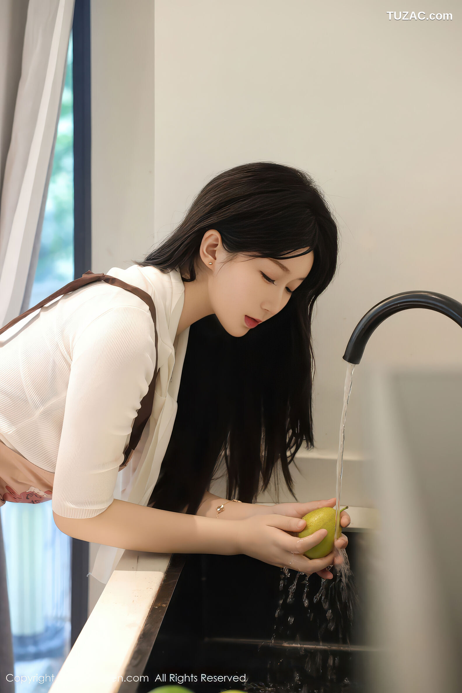 XiuRen秀人网-11207-奶思兔-巨乳首套写真围裙厨娘紫色包臀裙-2026.01.08