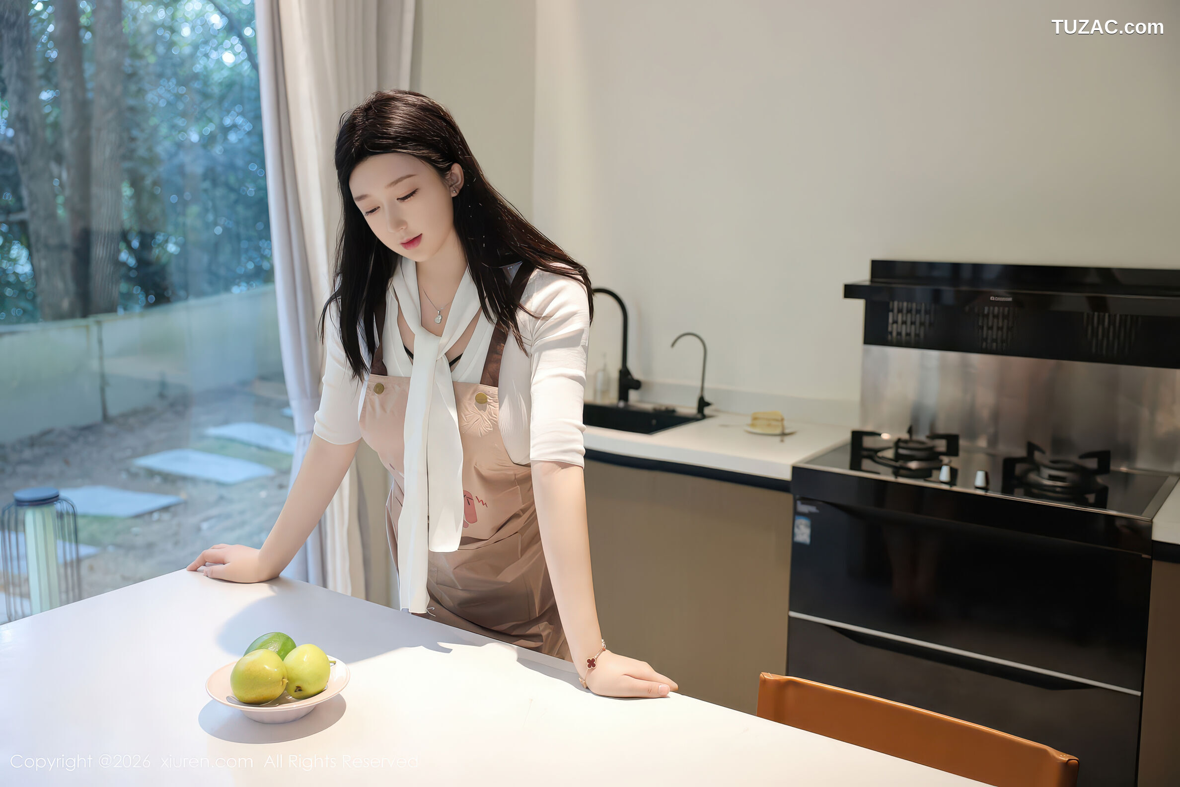XiuRen秀人网-11207-奶思兔-巨乳首套写真围裙厨娘紫色包臀裙-2026.01.08
