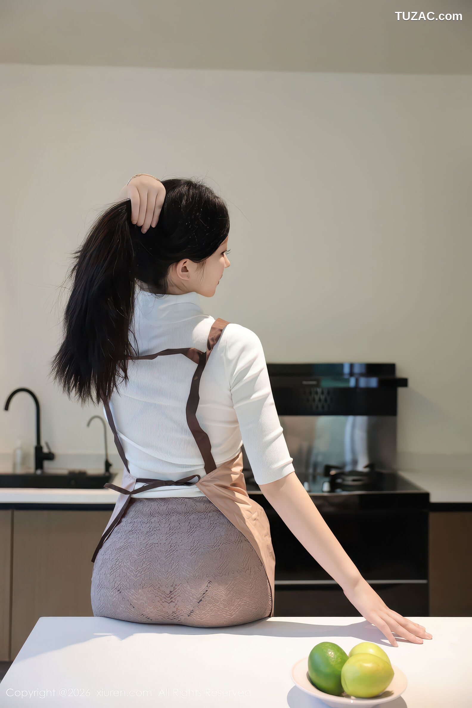 XiuRen秀人网-11207-奶思兔-巨乳首套写真围裙厨娘紫色包臀裙-2026.01.08