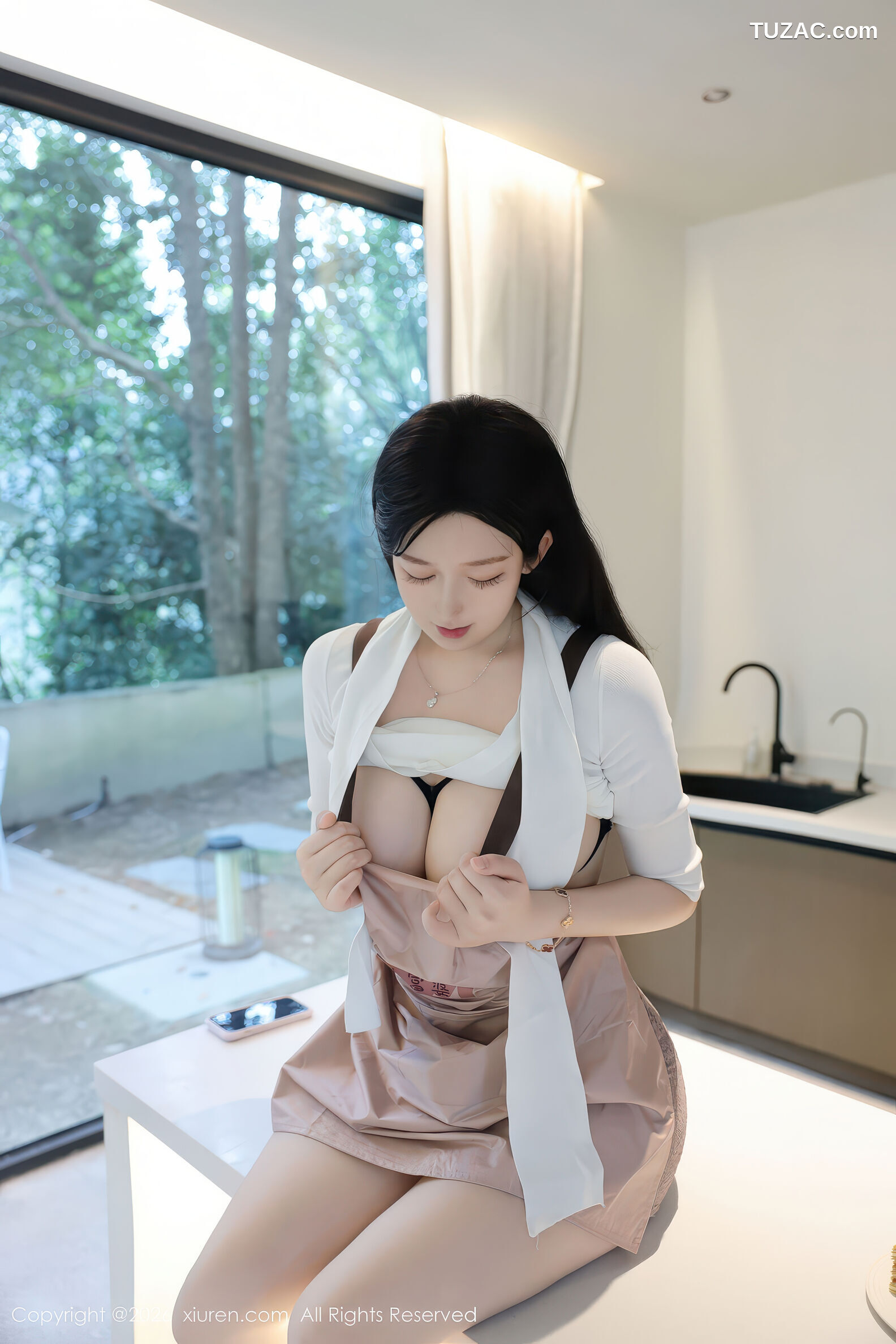 XiuRen秀人网-11207-奶思兔-巨乳首套写真围裙厨娘紫色包臀裙-2026.01.08
