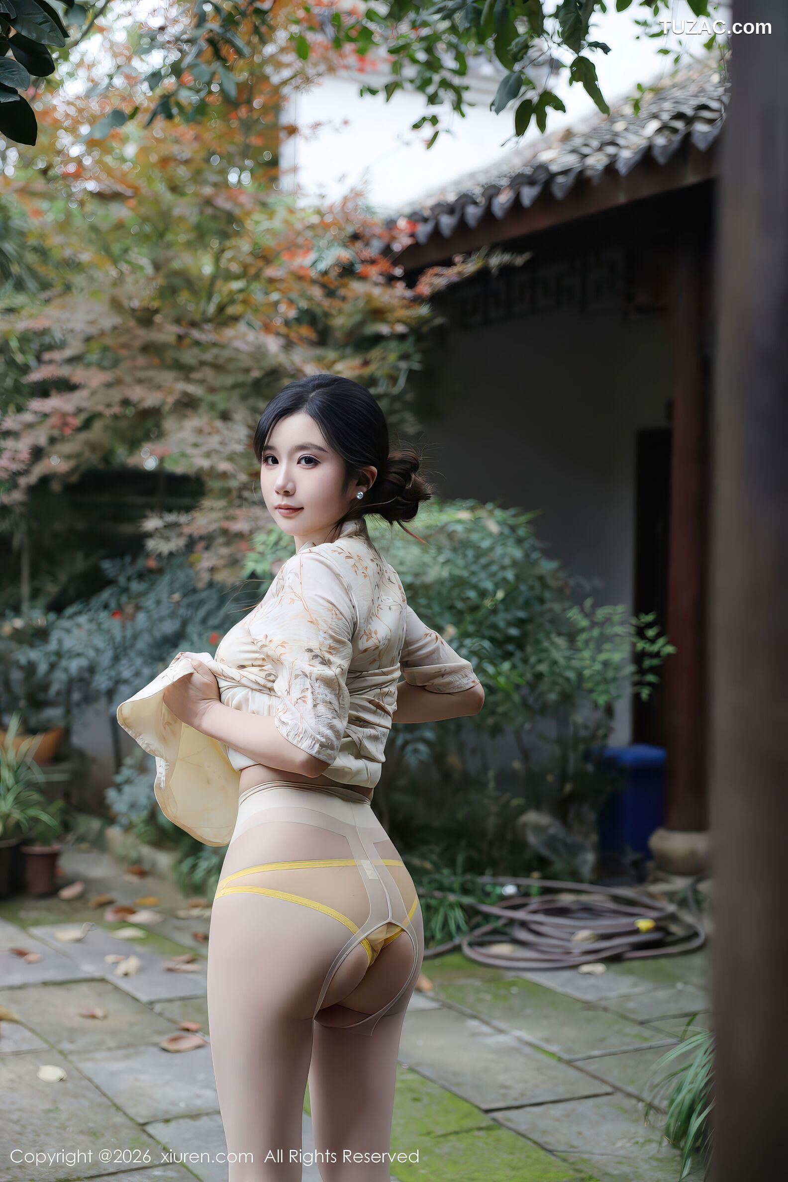 XiuRen秀人网-11214-小肉肉咪-浅黄色旗袍户外-2026.01.09