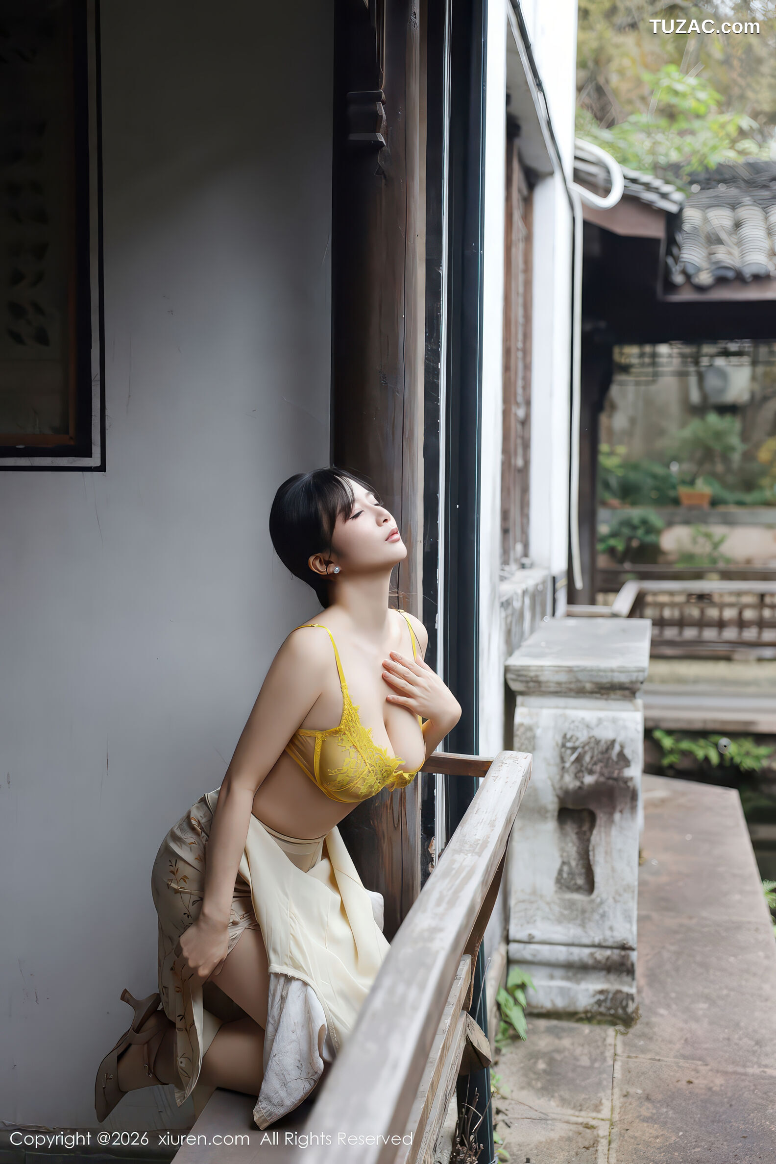 XiuRen秀人网-11214-小肉肉咪-浅黄色旗袍户外-2026.01.09