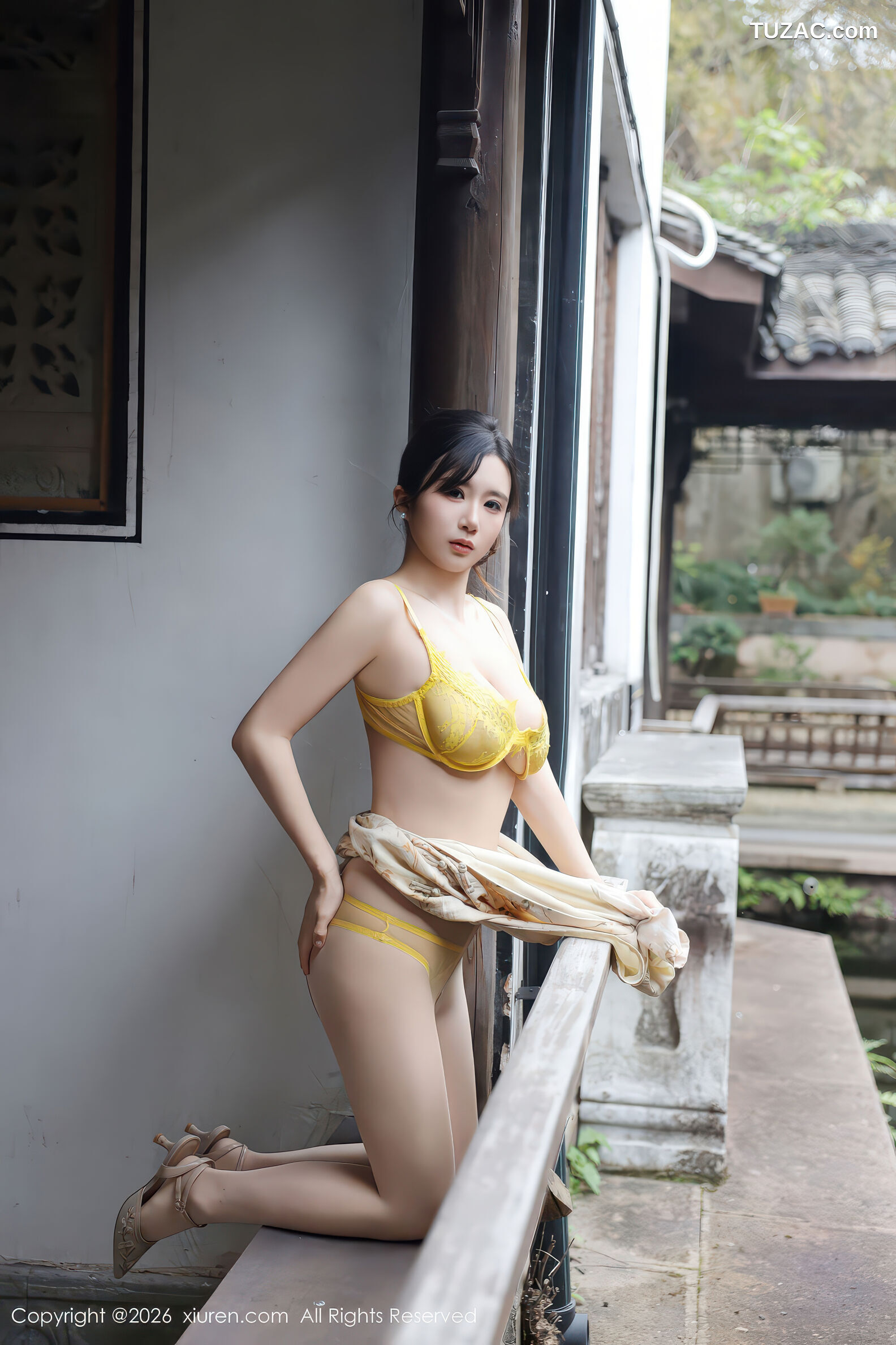 XiuRen秀人网-11214-小肉肉咪-浅黄色旗袍户外-2026.01.09