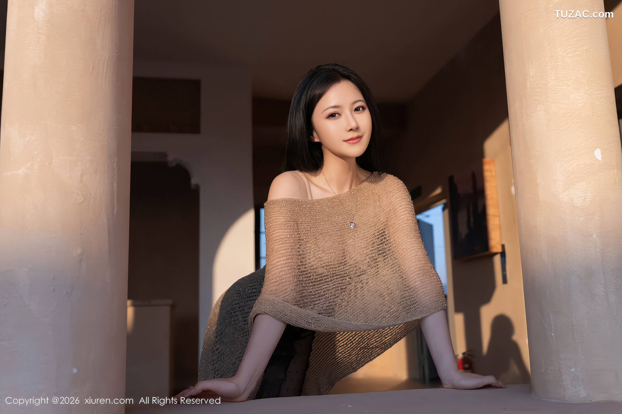XiuRen秀人网-11217-鱼子酱Fish-棕色披肩黑蕾丝裙天台美照-2026.01.09