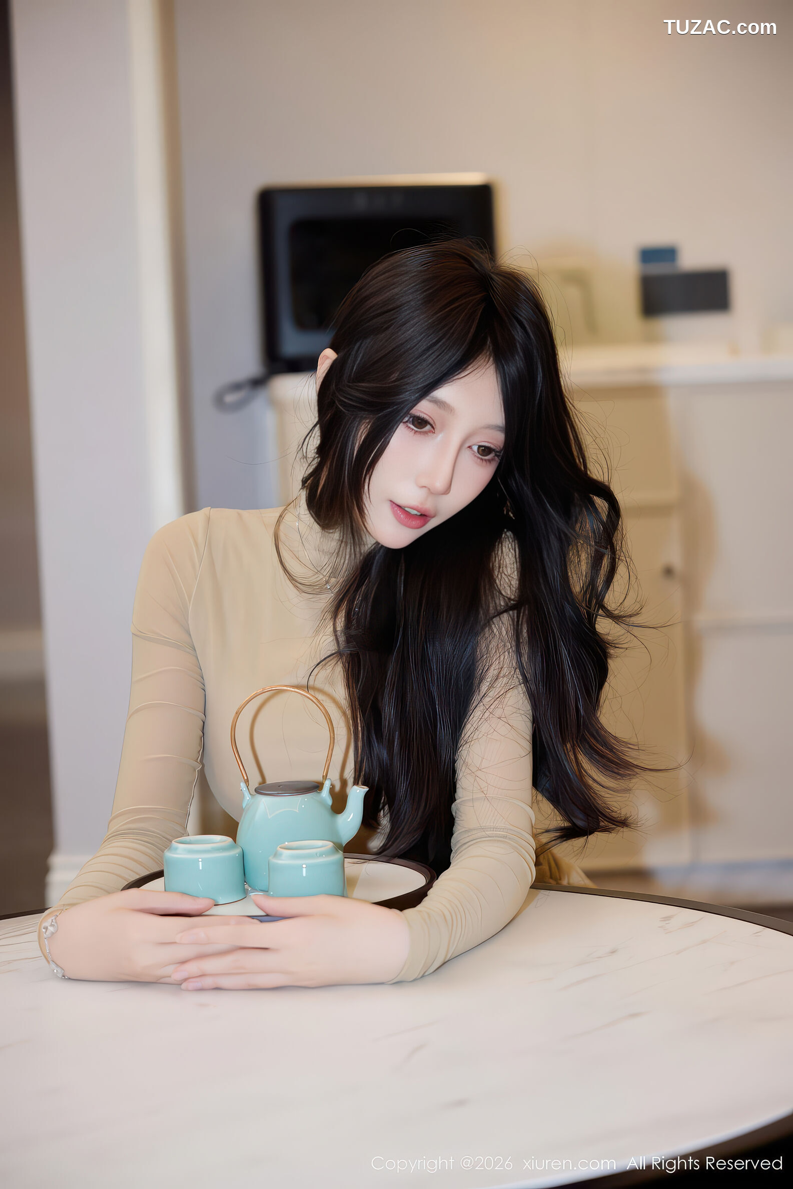 XiuRen秀人网-11221-玥儿玥er-浅棕色连衣短裙黄色内衣灰丝-2026.01.12