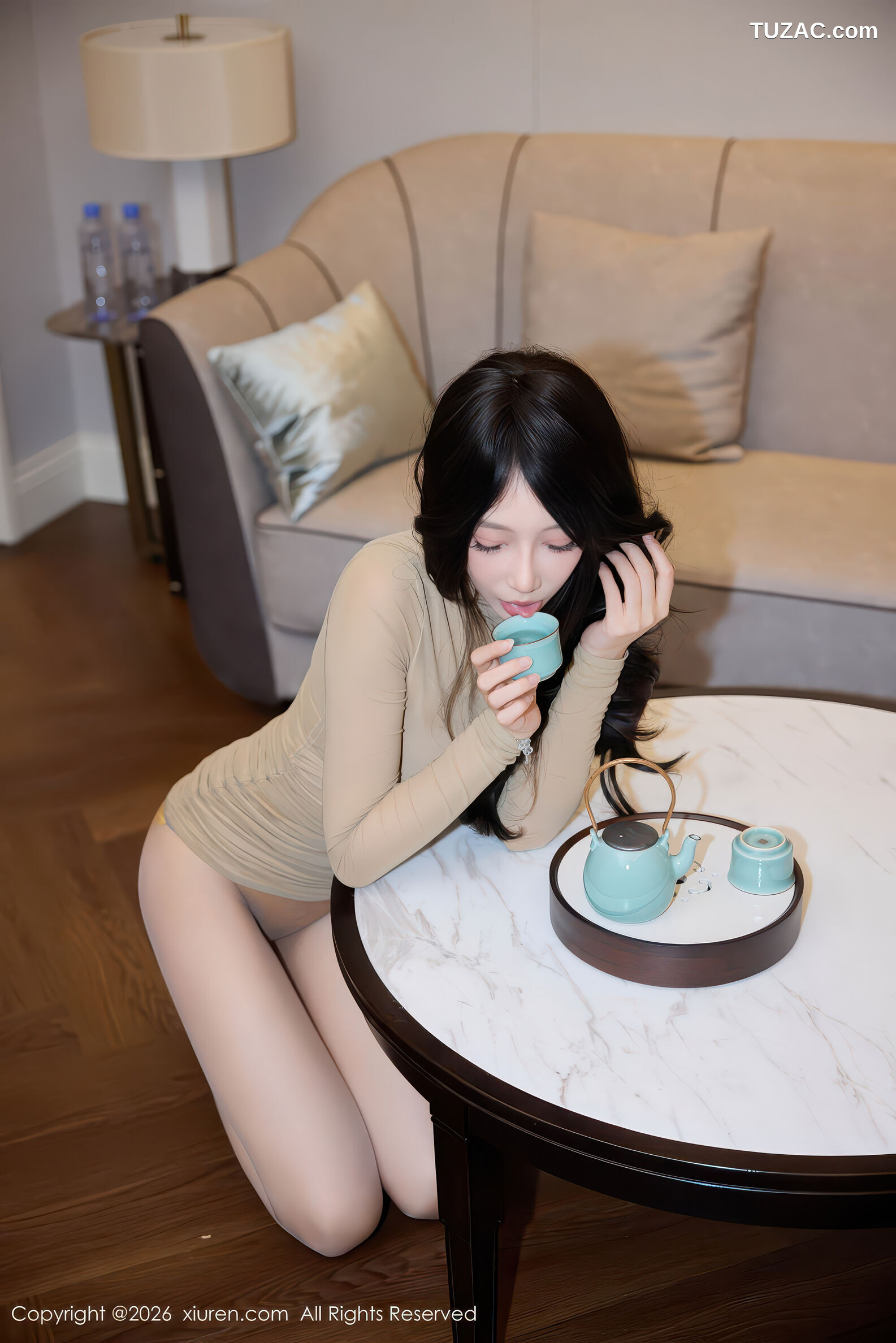 XiuRen秀人网-11221-玥儿玥er-浅棕色连衣短裙黄色内衣灰丝-2026.01.12