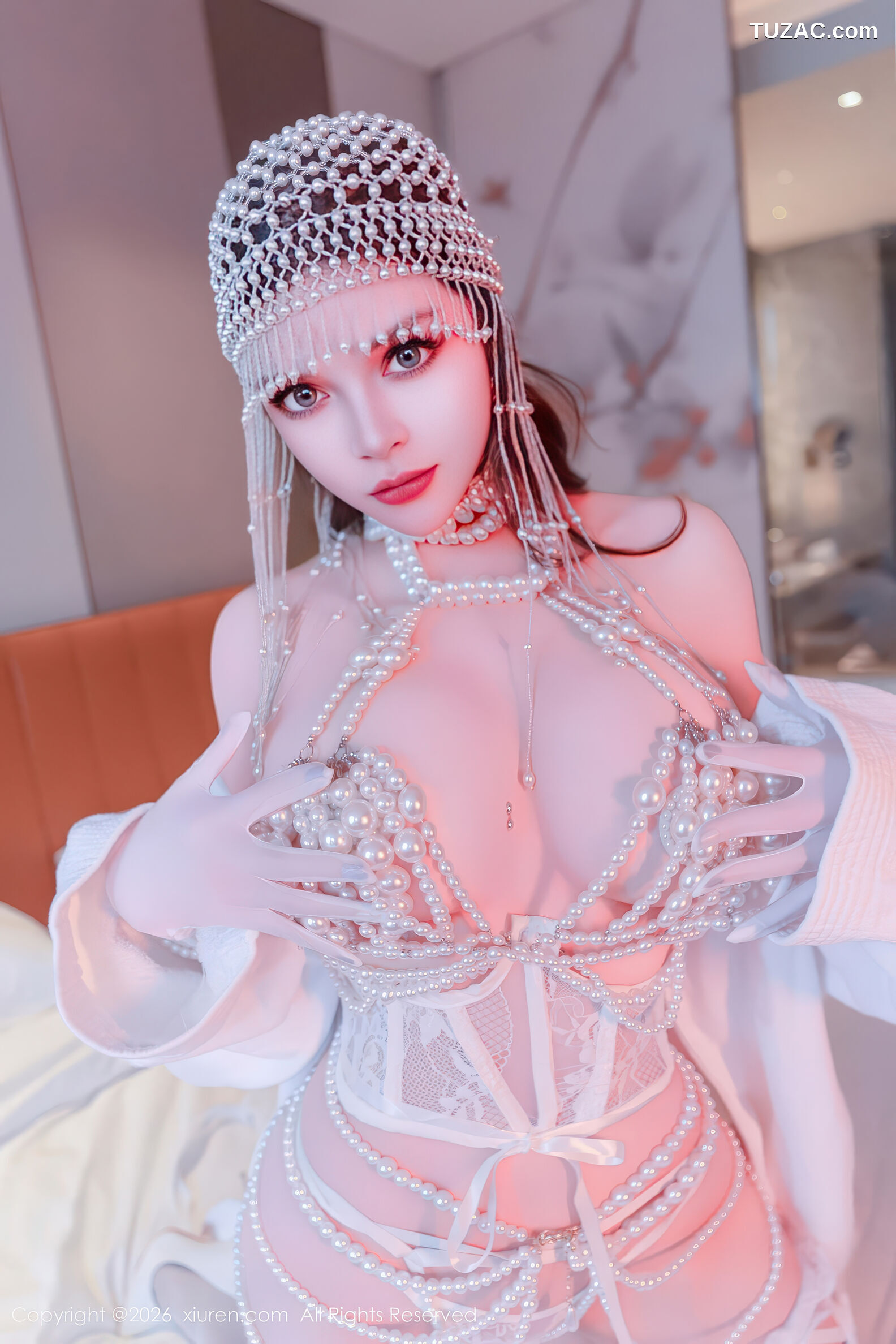 XiuRen秀人网-11224-伊丽莎有点白-珍珠情趣内衣金色吊带衣-2026.01.13