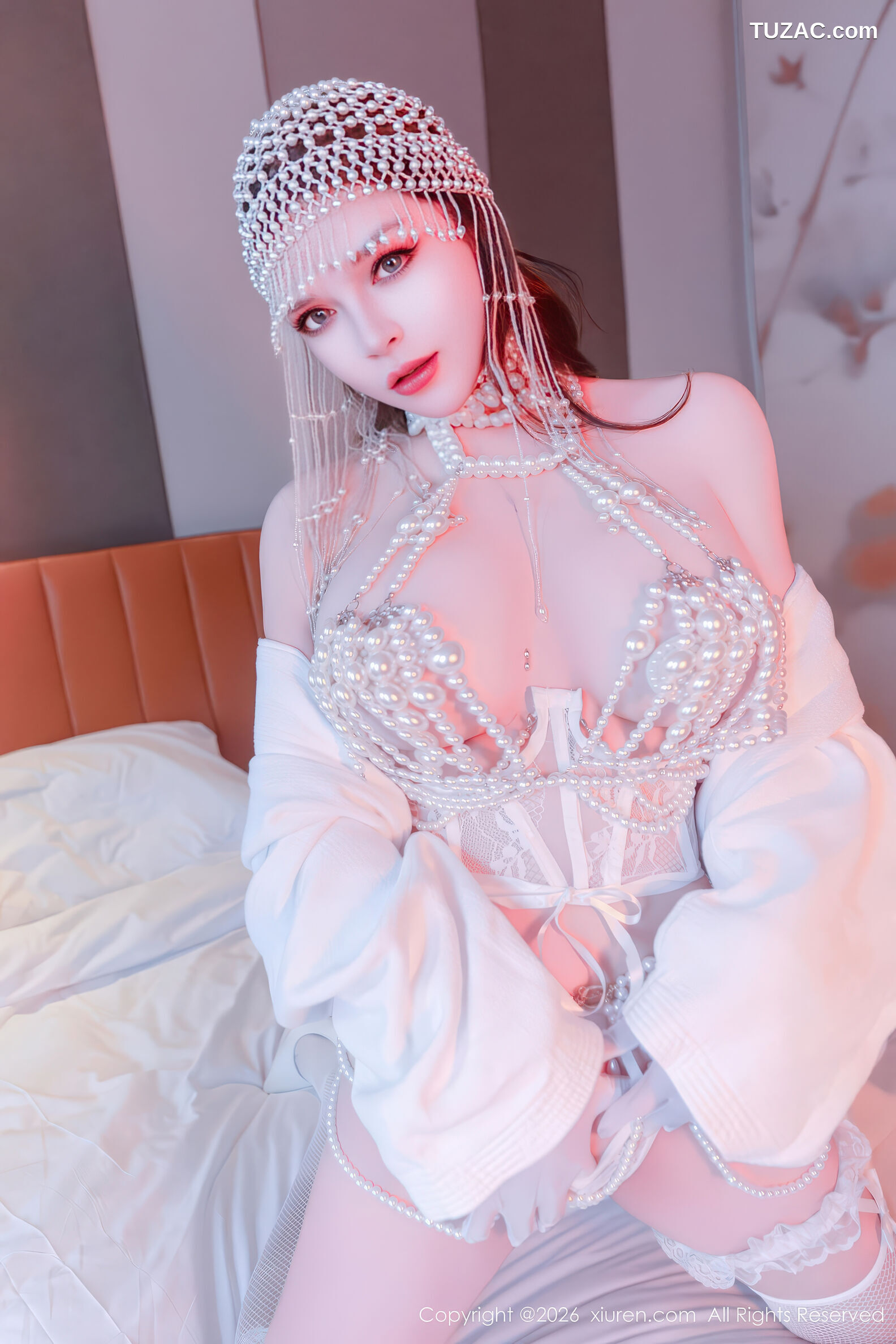 XiuRen秀人网-11224-伊丽莎有点白-珍珠情趣内衣金色吊带衣-2026.01.13
