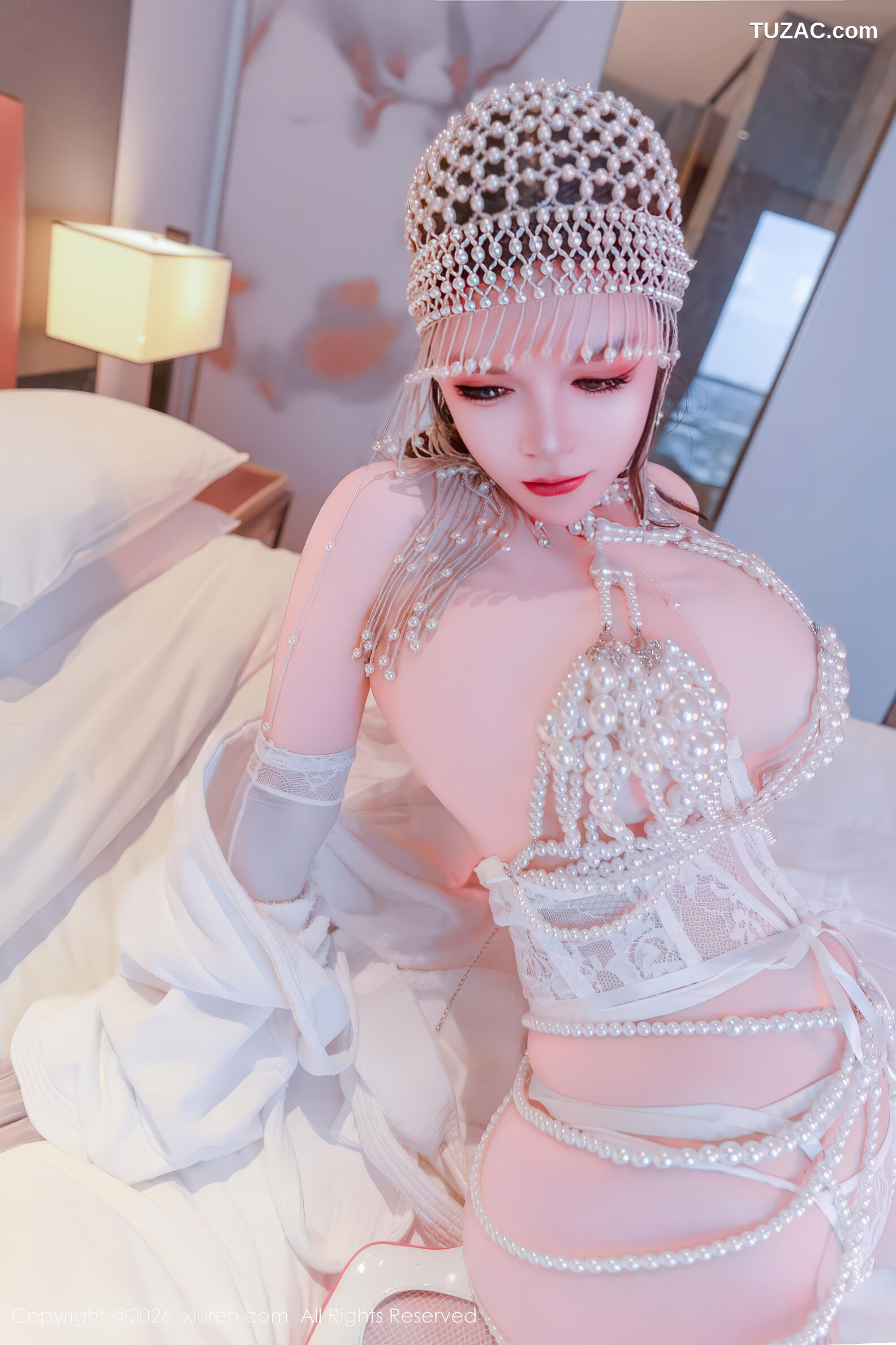 XiuRen秀人网-11224-伊丽莎有点白-珍珠情趣内衣金色吊带衣-2026.01.13