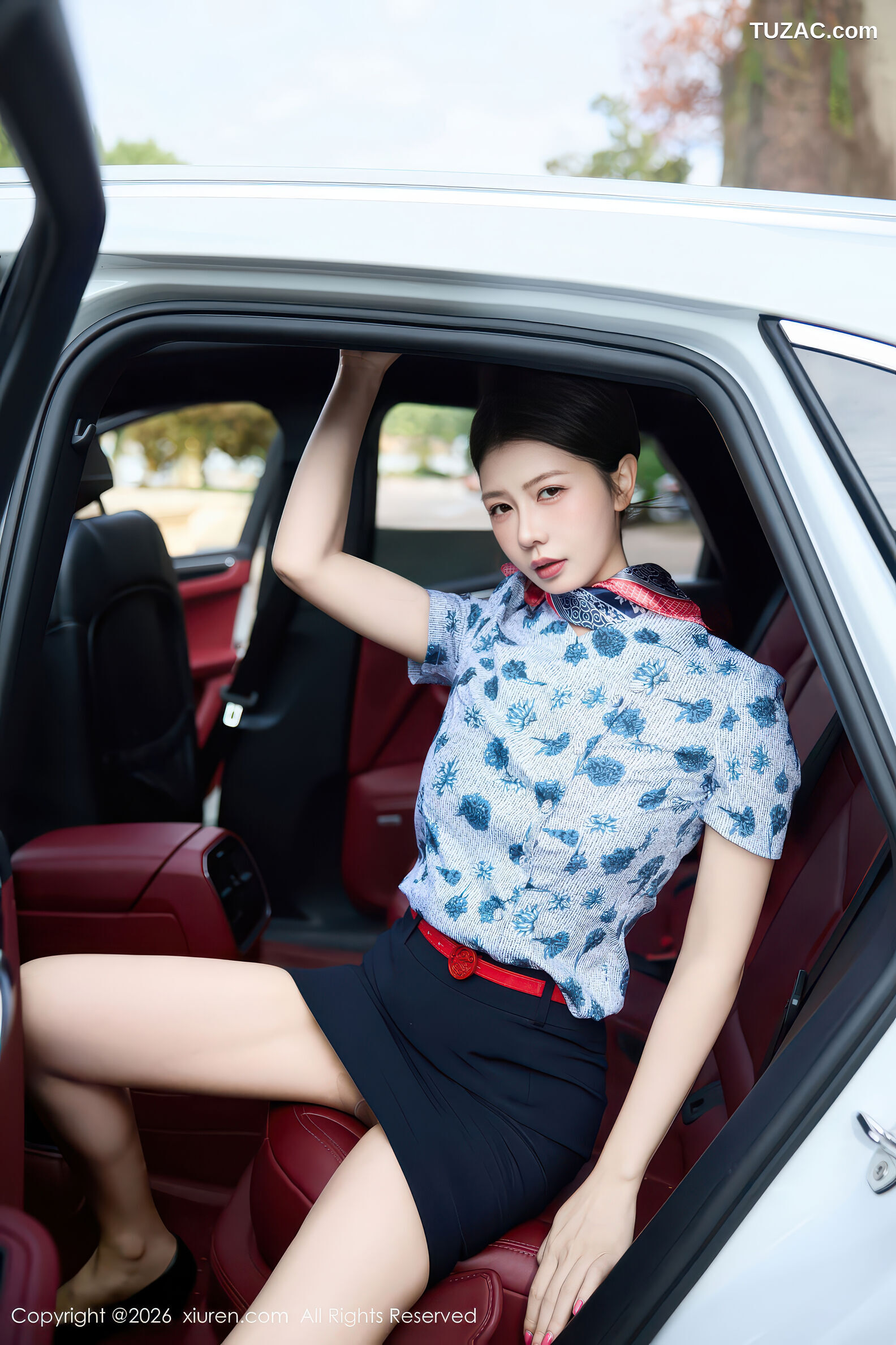 XiuRen秀人网-11241-尹甜甜-空姐制服车内红色内衣肉丝-2026.01.16