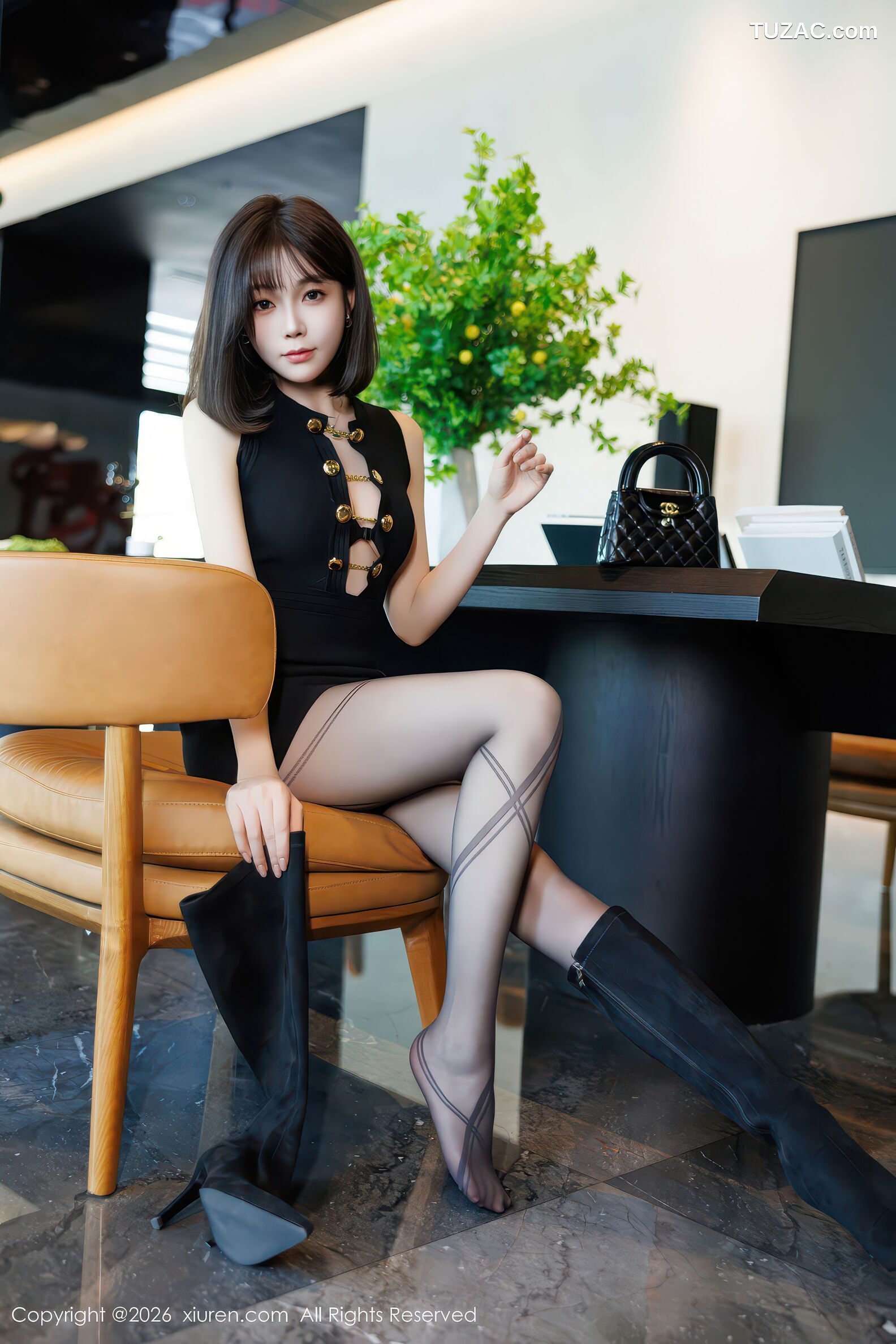 XiuRen秀人网-11252-莉芝荔枝-黑色连衣短裙-红色兔女郎黑丝-2026.01.20