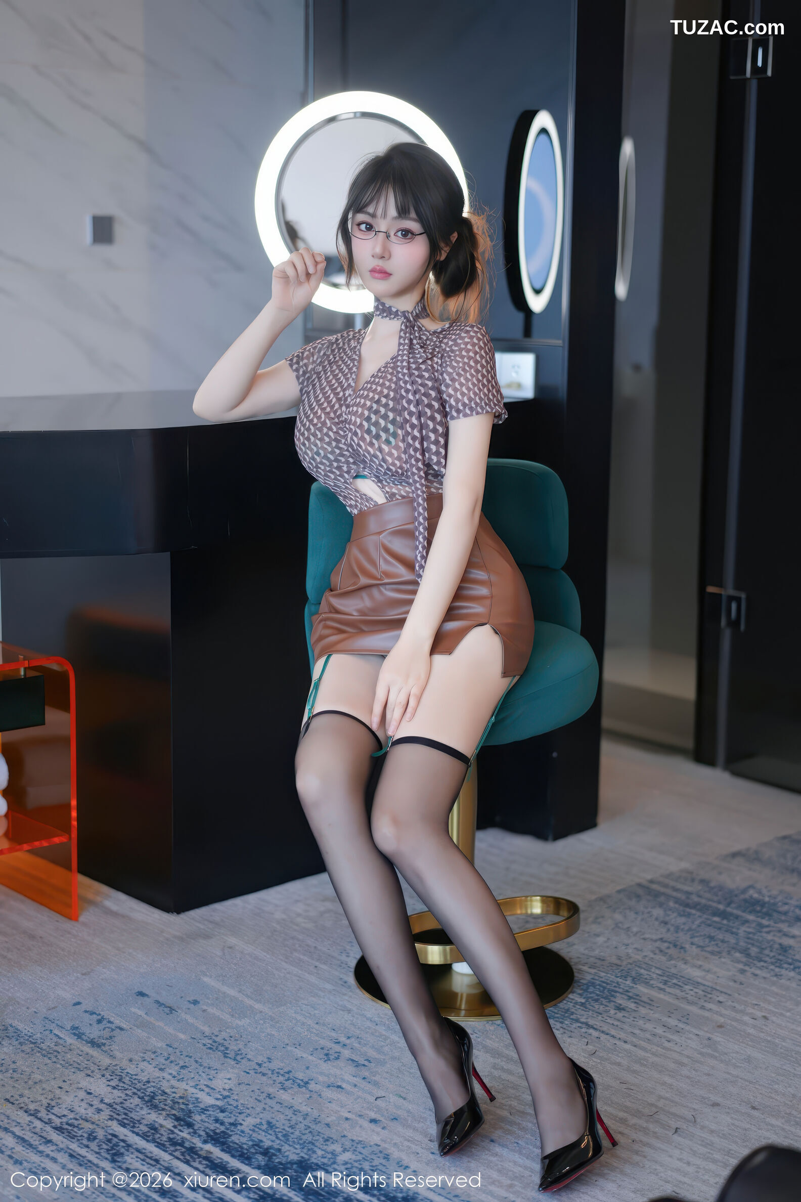 XiuRen秀人网-11268-沈南汐RuRu-浅红格子衬衫棕色皮短裙绿色内衣-2026.01.23