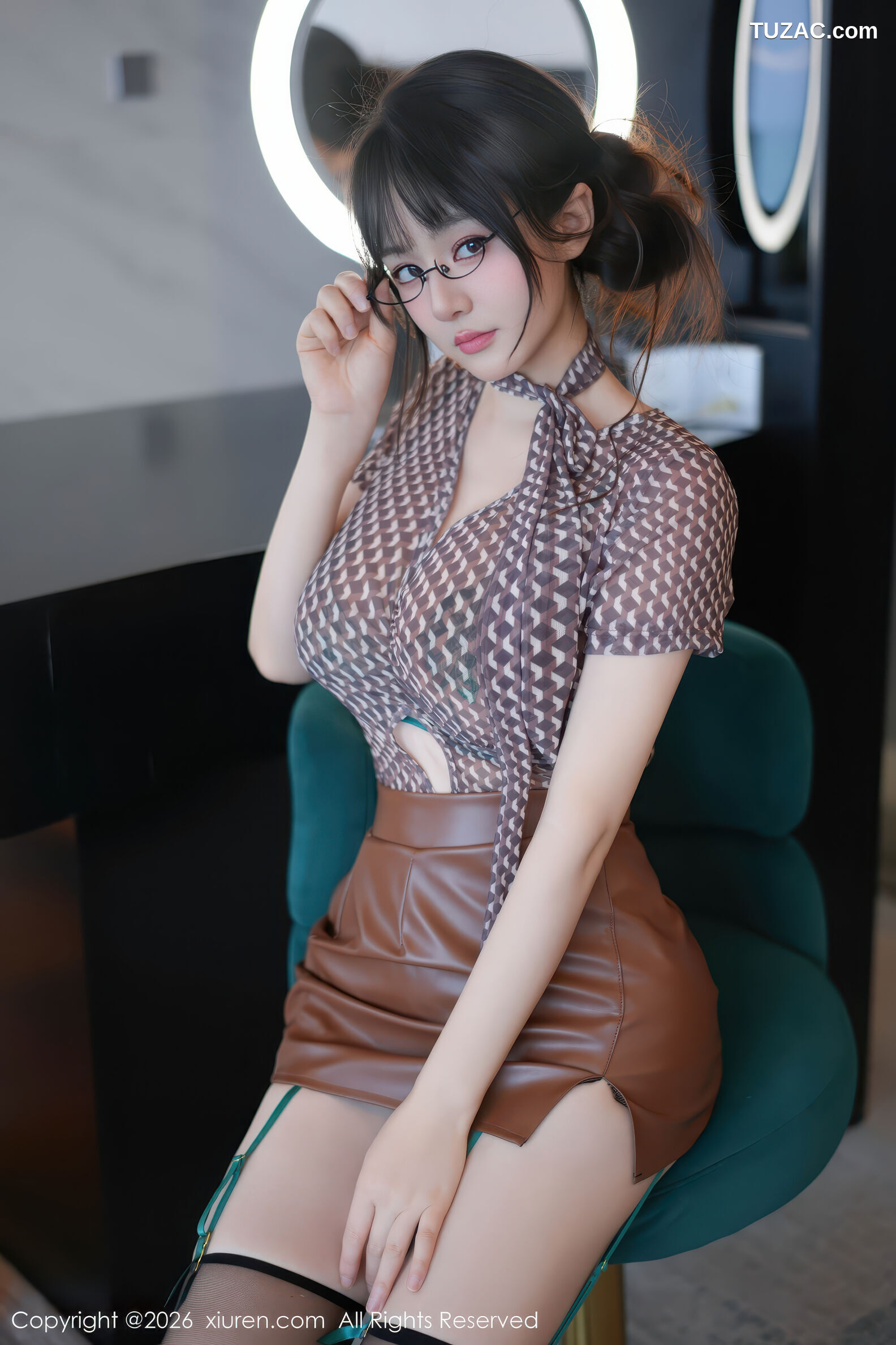 XiuRen秀人网-11268-沈南汐RuRu-浅红格子衬衫棕色皮短裙绿色内衣-2026.01.23