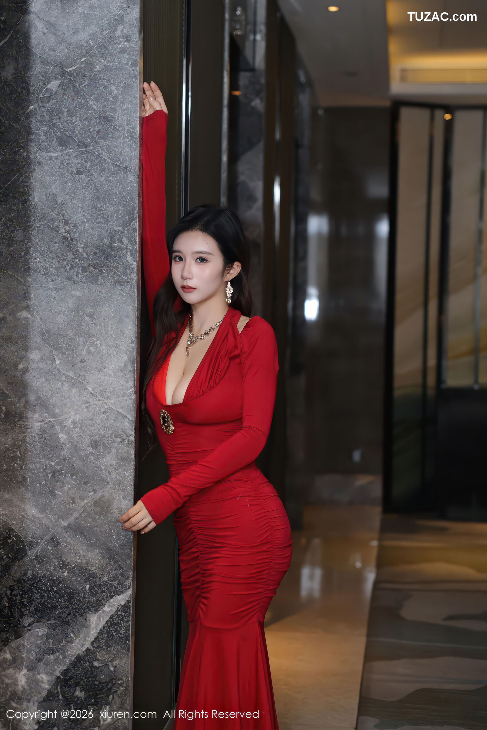 XiuRen秀人网-11271-小肉肉咪-红色连衣裙黑丝-2026.01.23