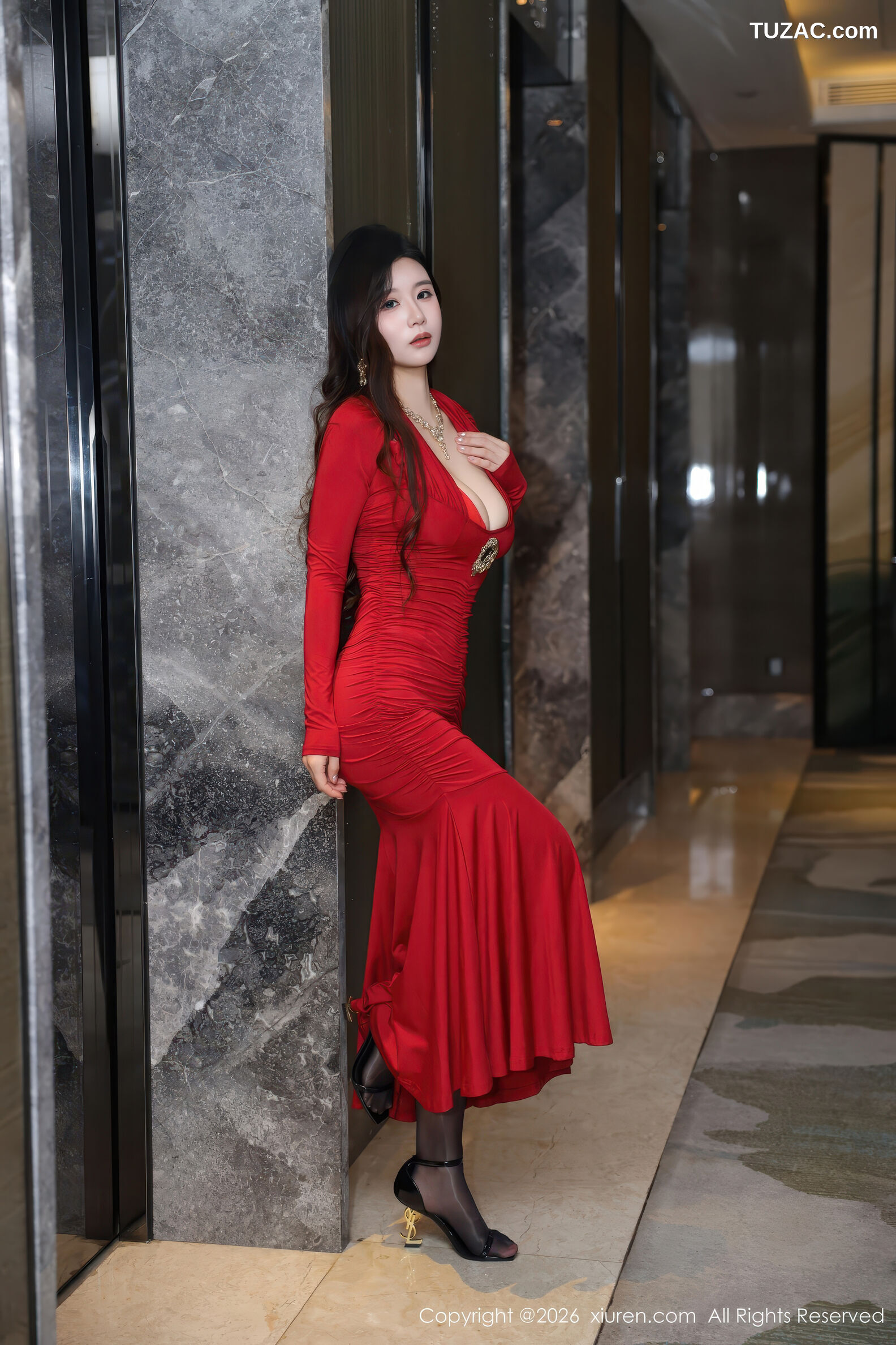 XiuRen秀人网-11271-小肉肉咪-红色连衣裙黑丝-2026.01.23
