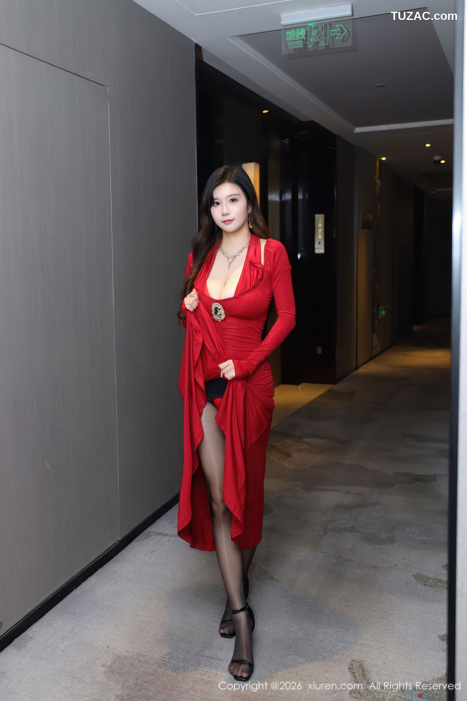 XiuRen秀人网-11271-小肉肉咪-红色连衣裙黑丝-2026.01.23