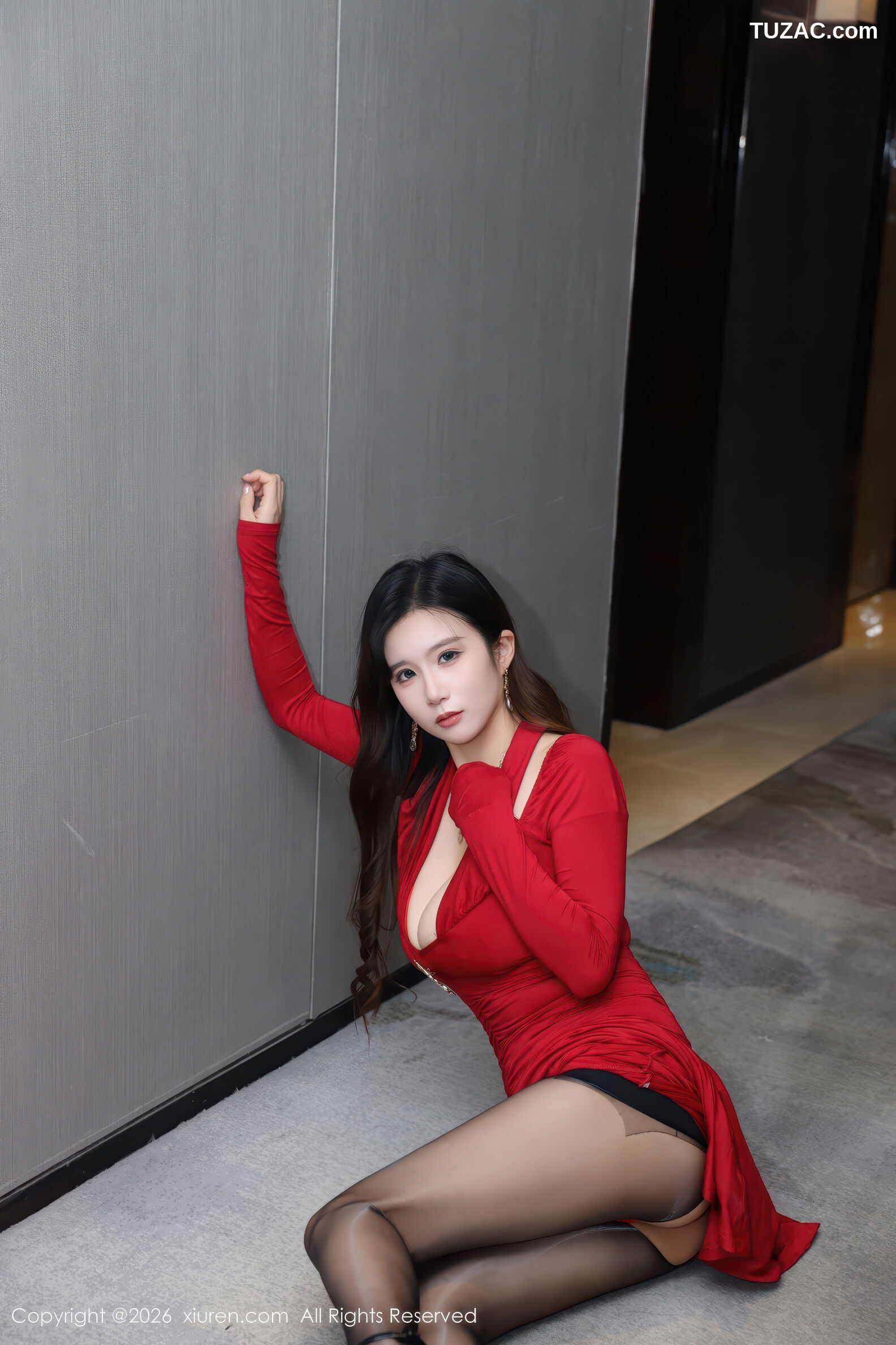 XiuRen秀人网-11271-小肉肉咪-红色连衣裙黑丝-2026.01.23