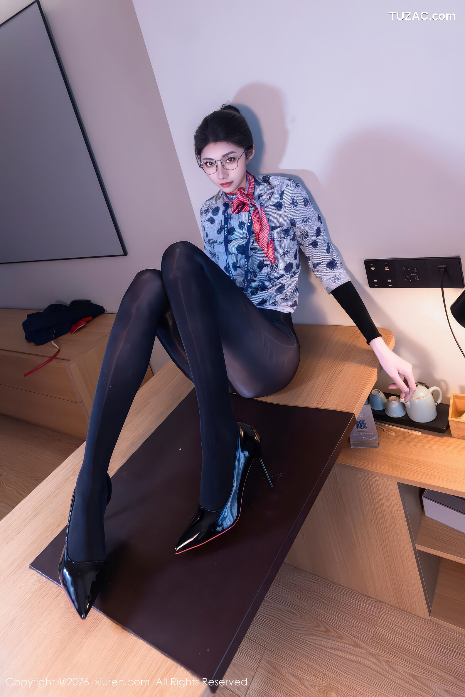 XiuRen秀人网-11276-Vanessa-首套写真空姐制服女警制服黑丝-2026.01.26