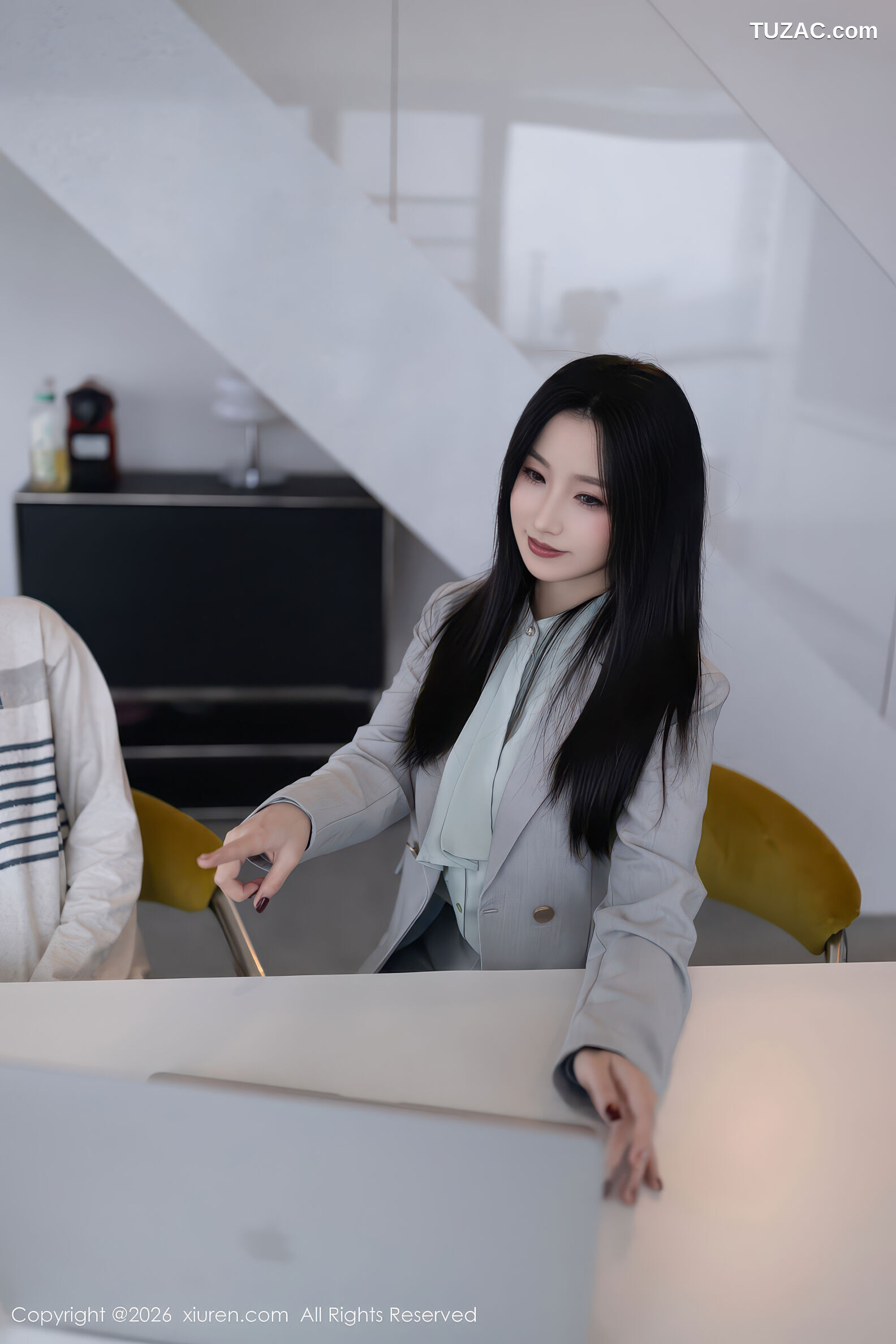 XiuRen秀人网-11285-杏子Yada-OL灰色套装-同事威胁剧情-2026.01.28