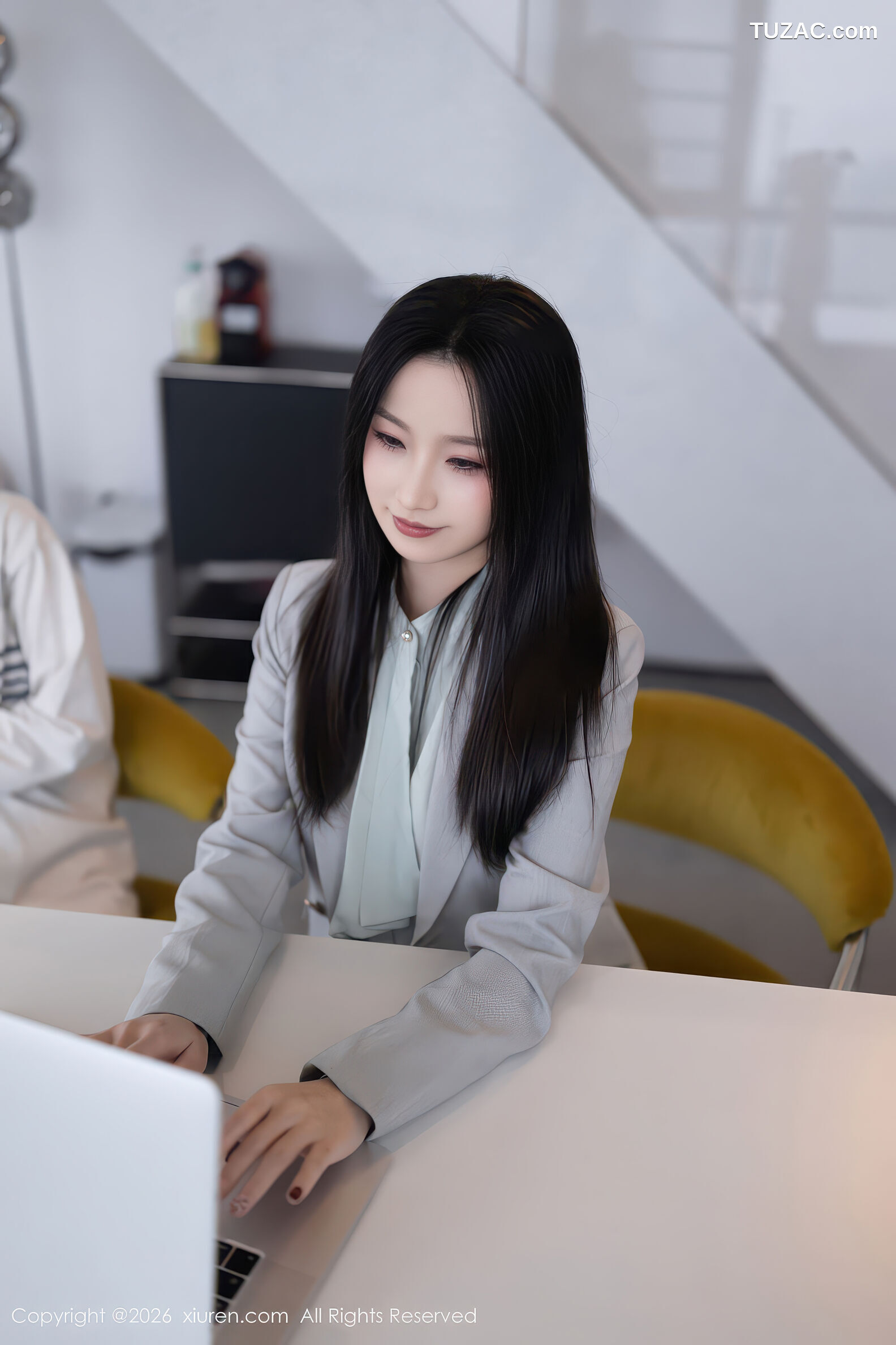 XiuRen秀人网-11285-杏子Yada-OL灰色套装-同事威胁剧情-2026.01.28