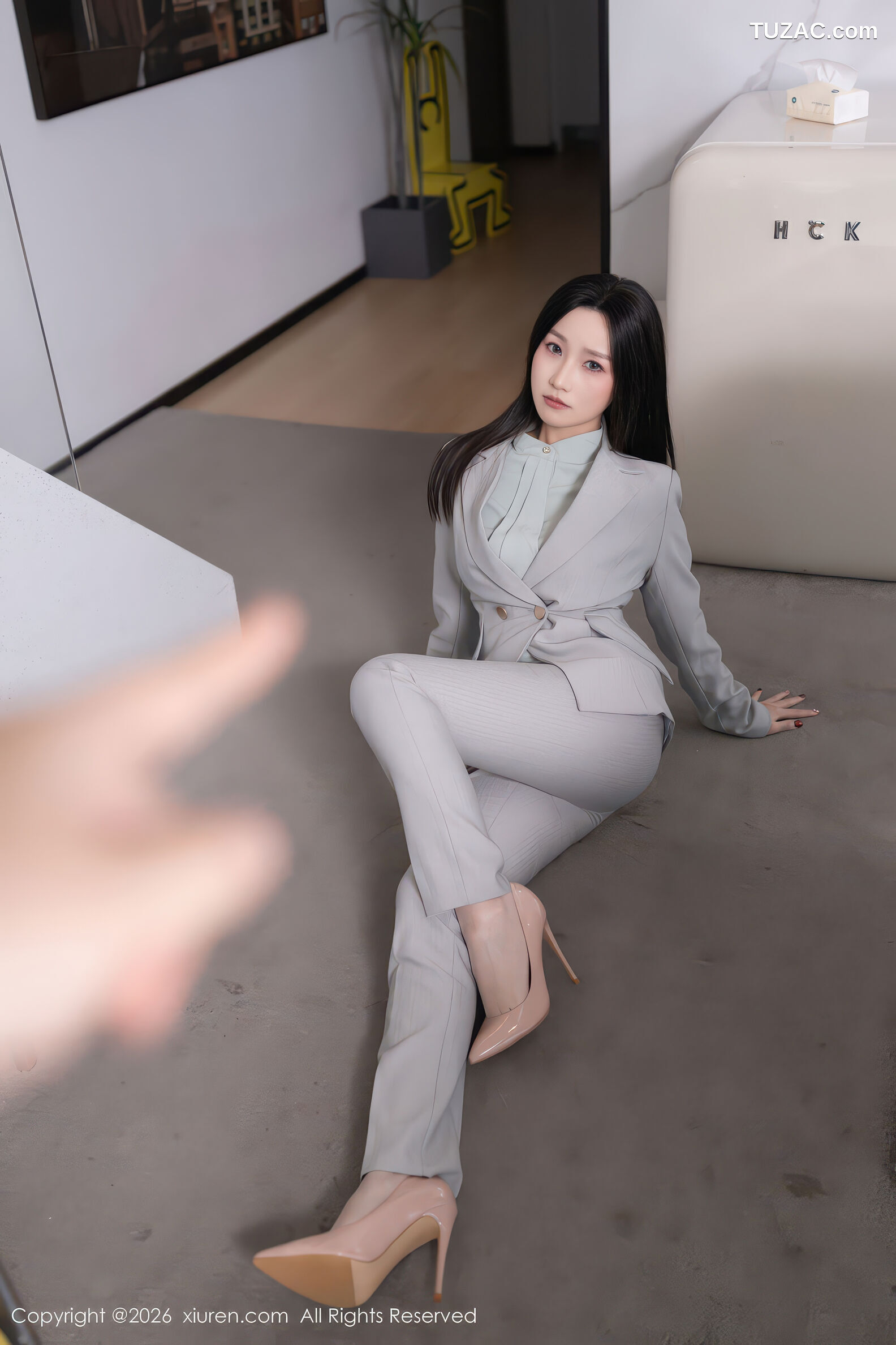 XiuRen秀人网-11285-杏子Yada-OL灰色套装-同事威胁剧情-2026.01.28
