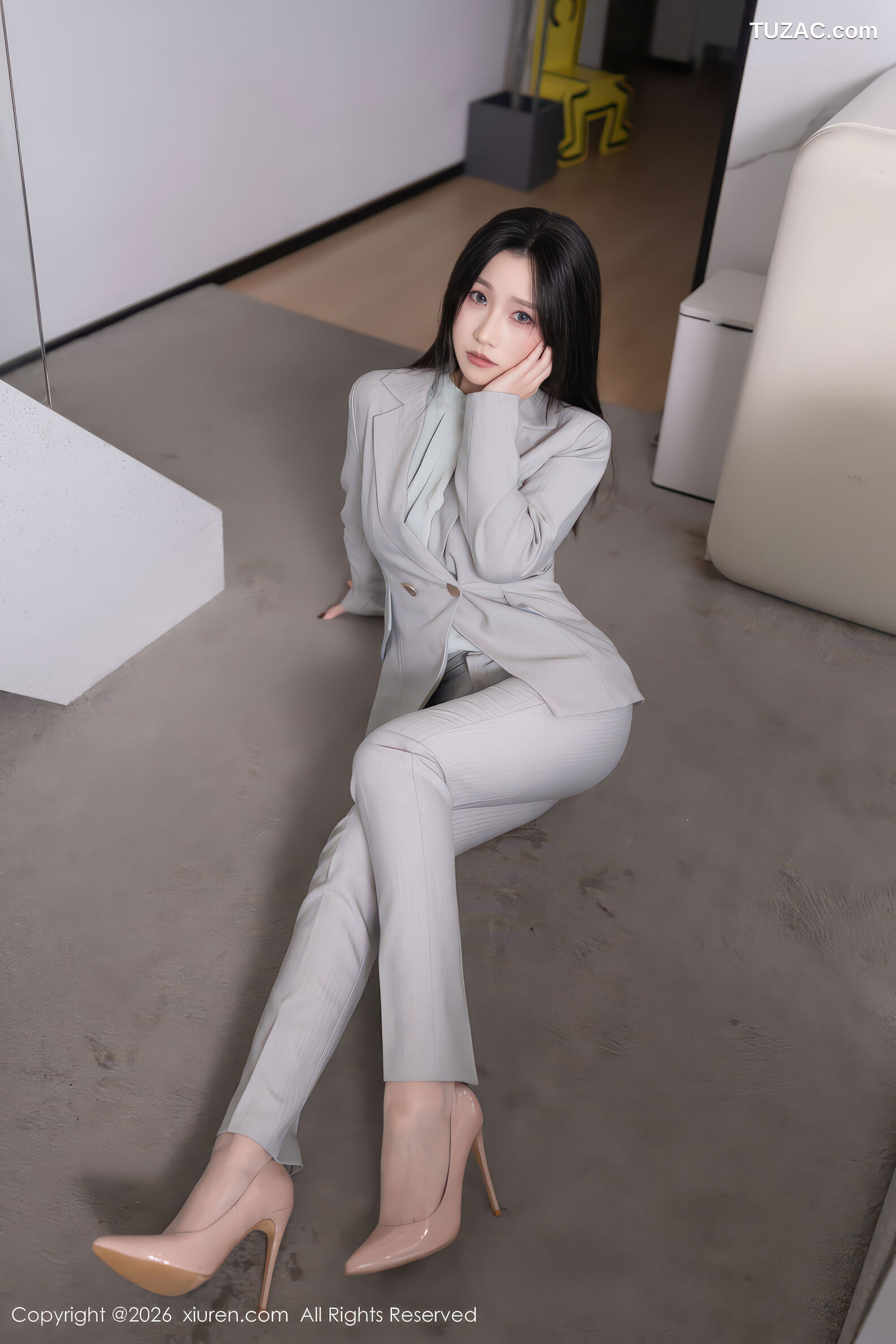 XiuRen秀人网-11285-杏子Yada-OL灰色套装-同事威胁剧情-2026.01.28