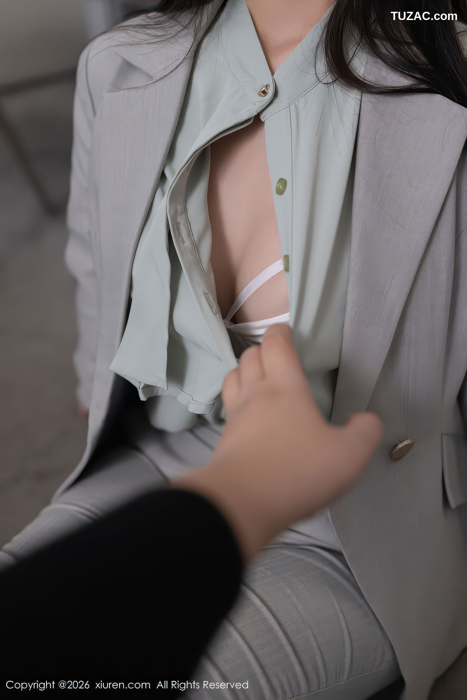 XiuRen秀人网-11285-杏子Yada-OL灰色套装-同事威胁剧情-2026.01.28