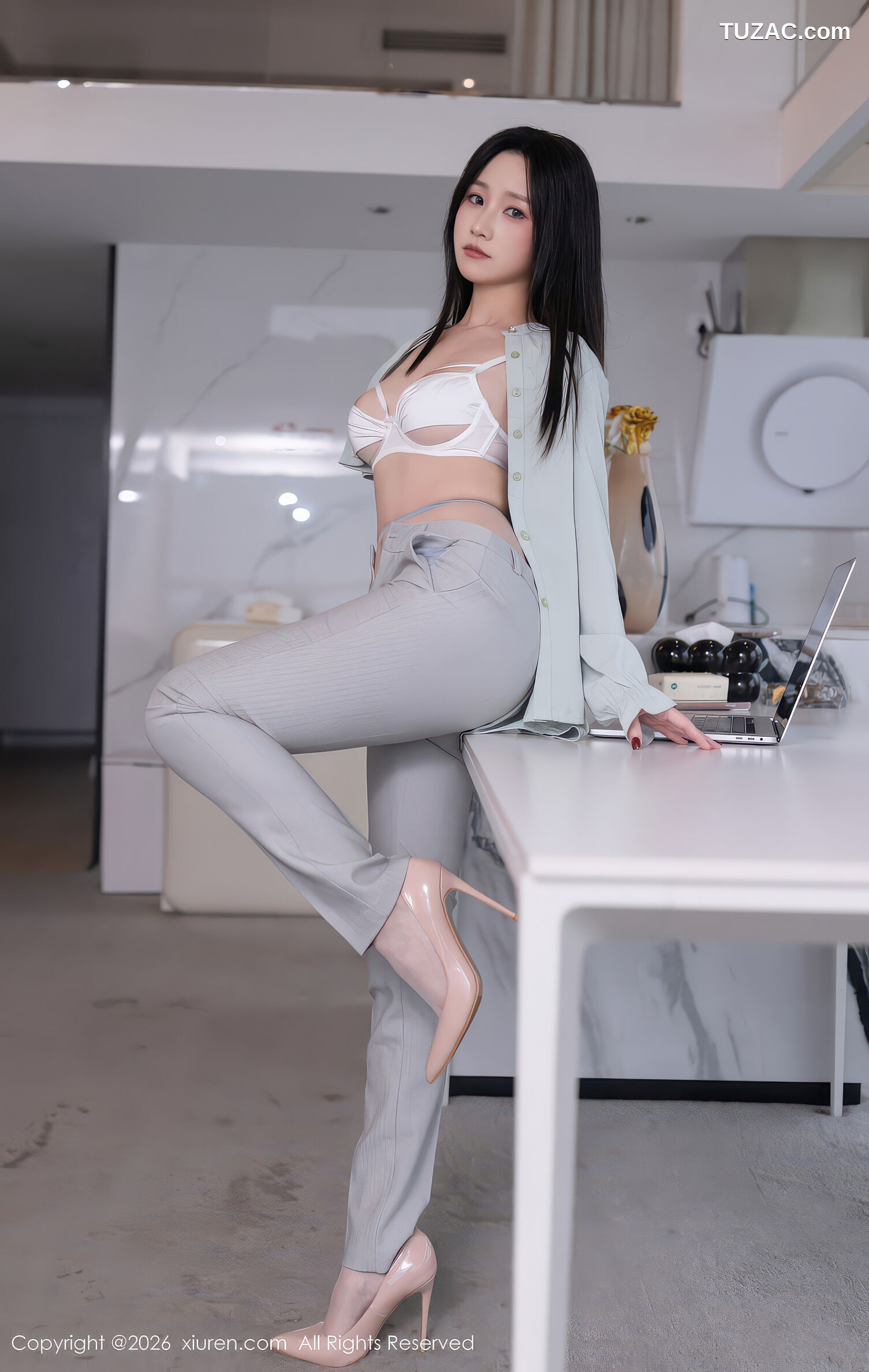 XiuRen秀人网-11285-杏子Yada-OL灰色套装-同事威胁剧情-2026.01.28