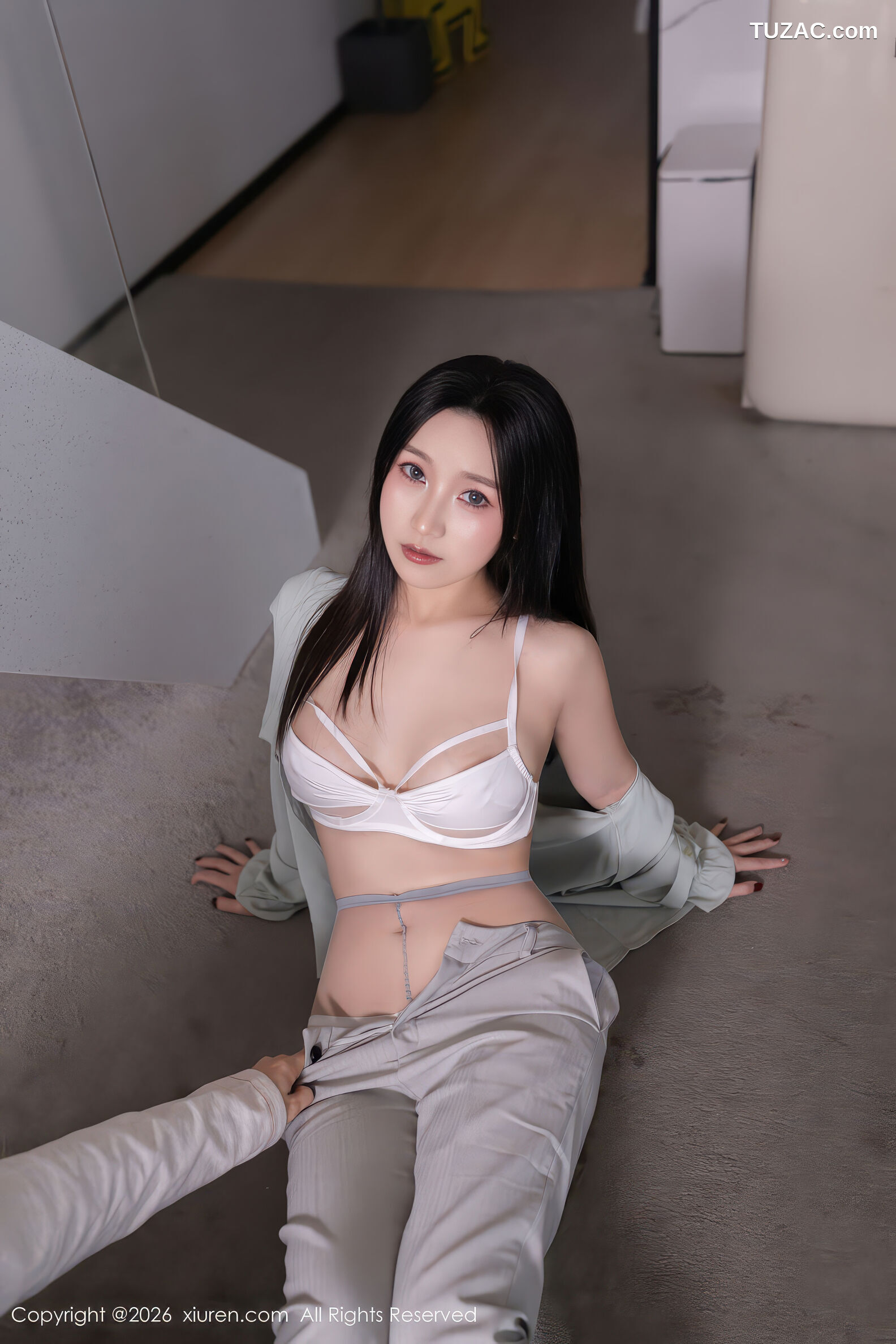 XiuRen秀人网-11285-杏子Yada-OL灰色套装-同事威胁剧情-2026.01.28