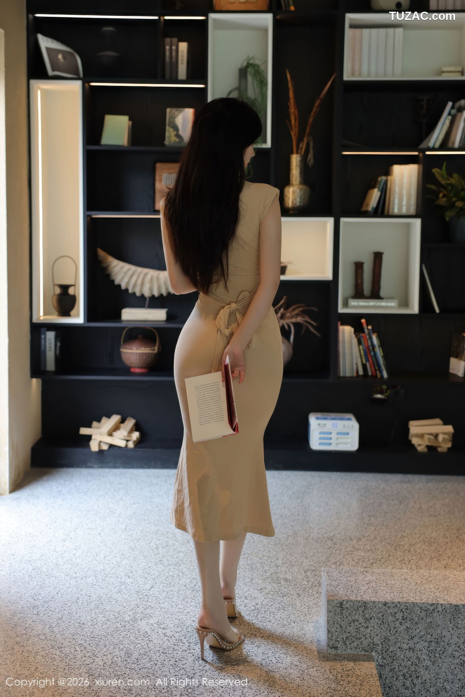 XiuRen秀人网-11288-奶思兔-浅色连衣裙肉丝-2026.01.29
