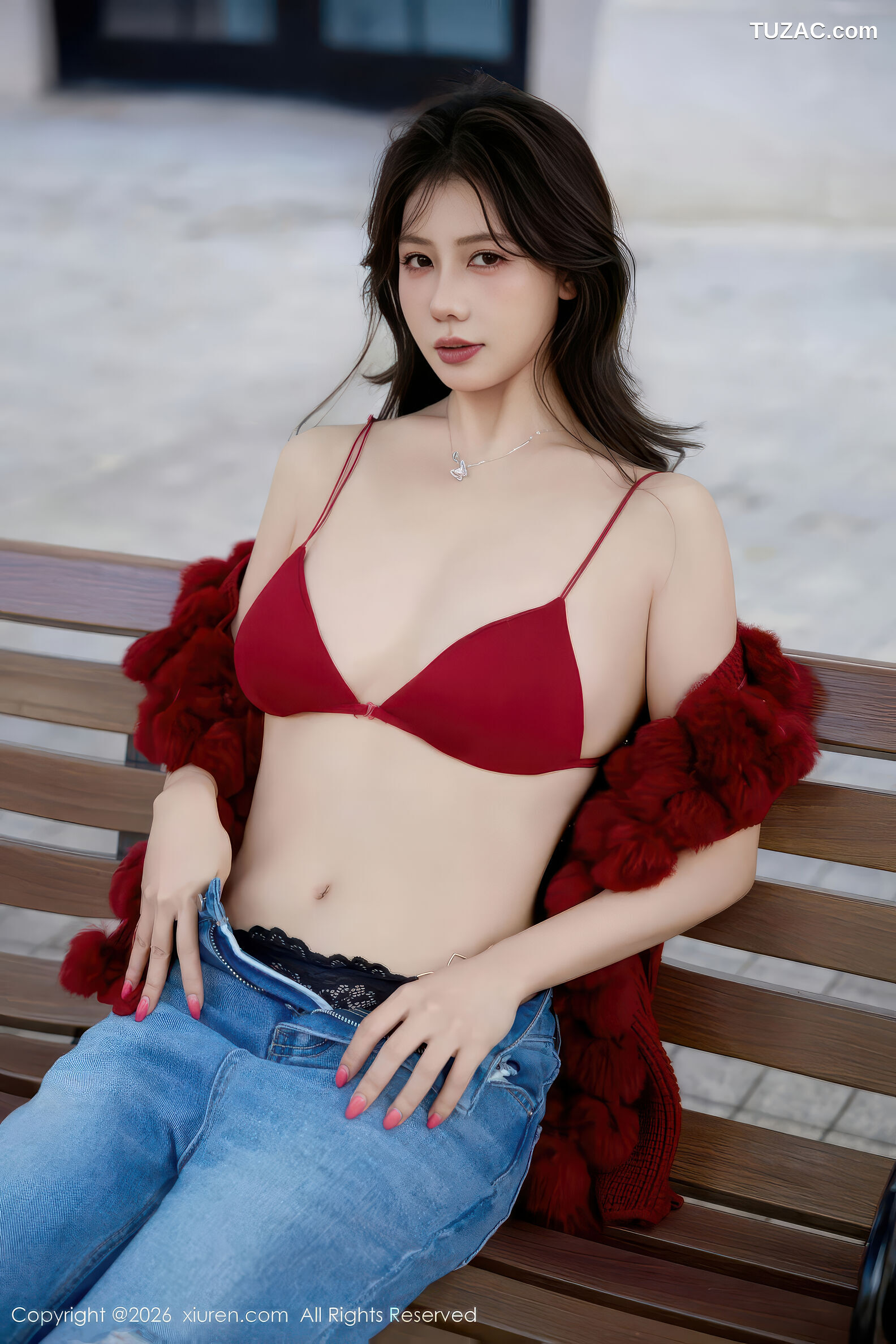 XiuRen秀人网-11293-尹甜甜-街拍红色毛衣牛仔裤黑丝-2026.01.29