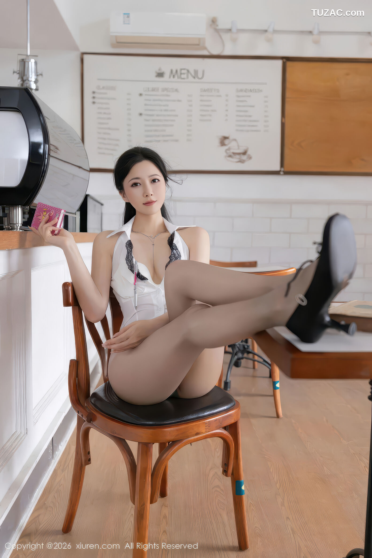 XiuRen秀人网-11304-鱼子酱Fish-咖啡馆美女白衬衫黑短裙-2026.01.30