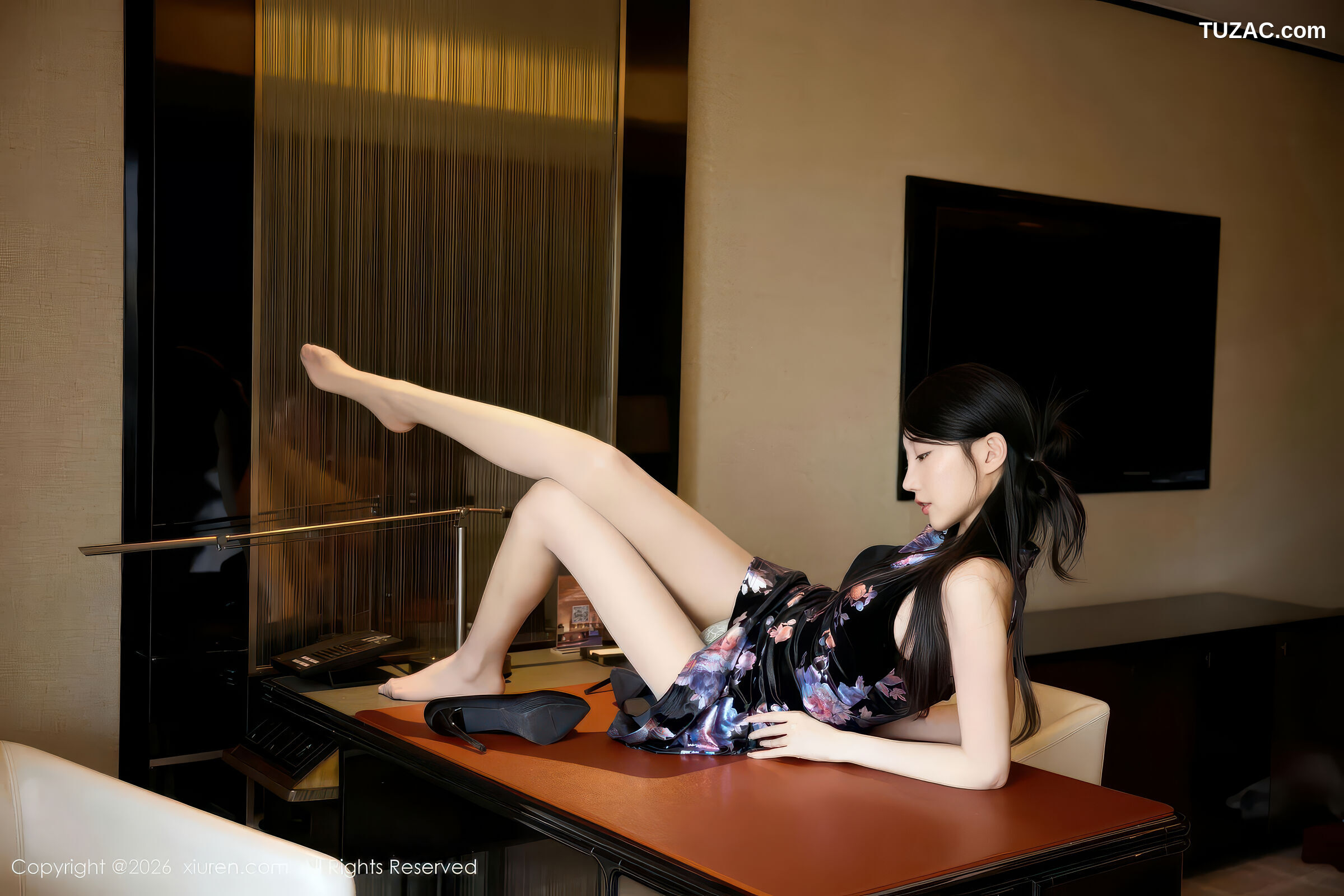 XiuRen秀人网-11308-玥儿玥er-黑色印花旗袍美腿-2026.02.02