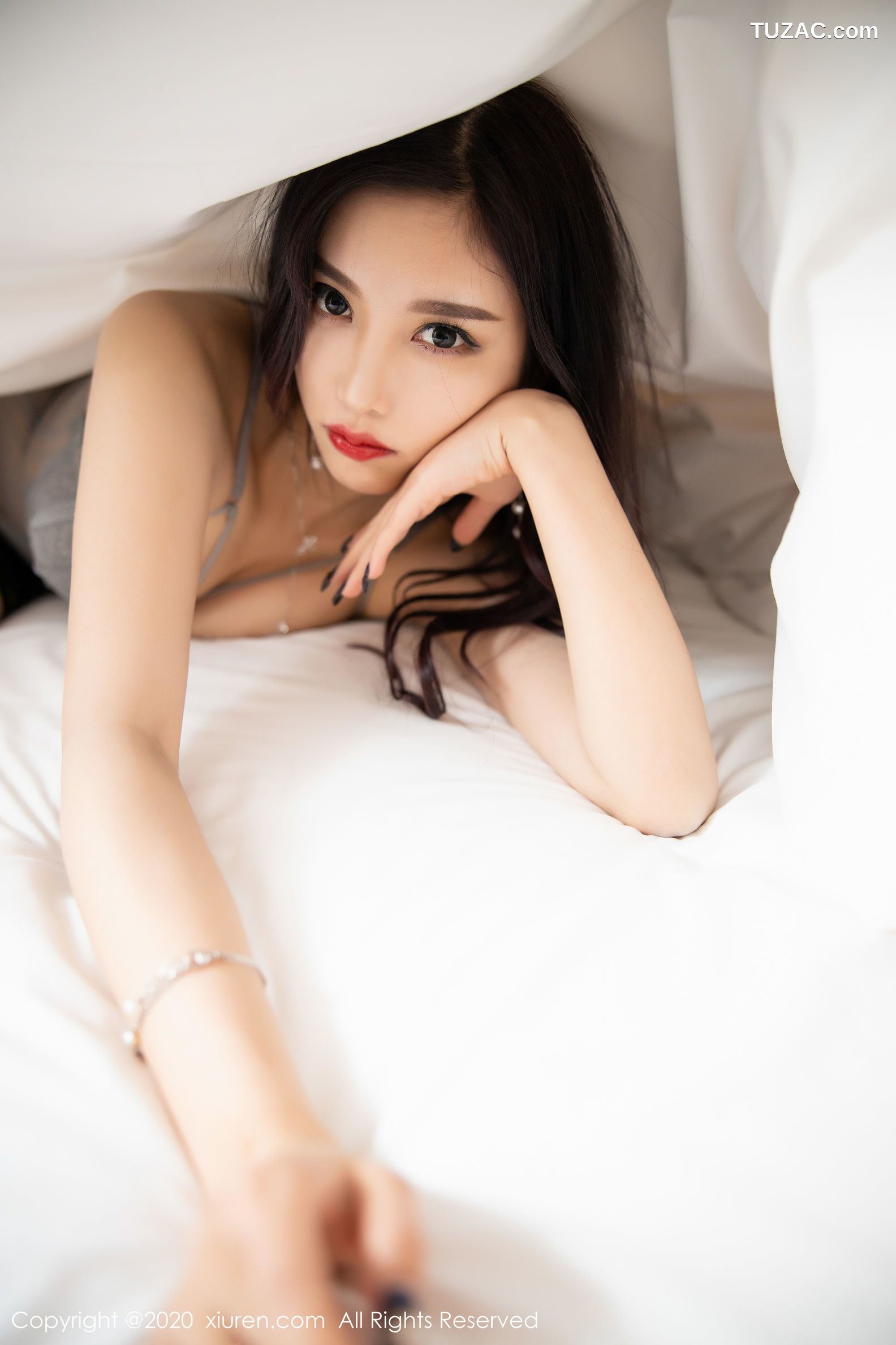 XiuRen秀人网-2051-杨晨晨-《吊袜美腿魅惑》-2020.03.11