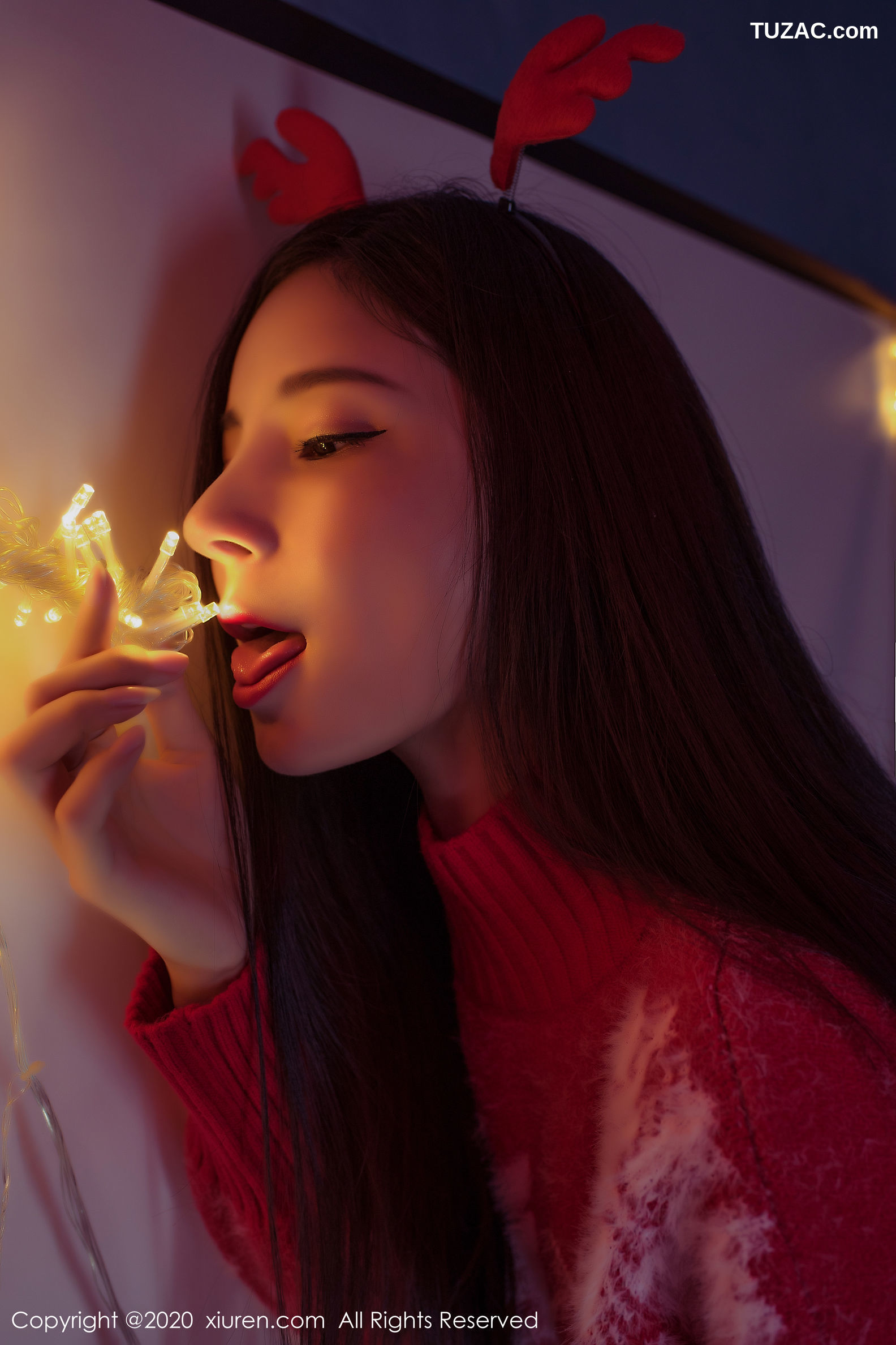 XiuRen秀人网-2120-小蛮妖-《真空裙-圣诞长腿-毛衣猫女》-2020.04.01