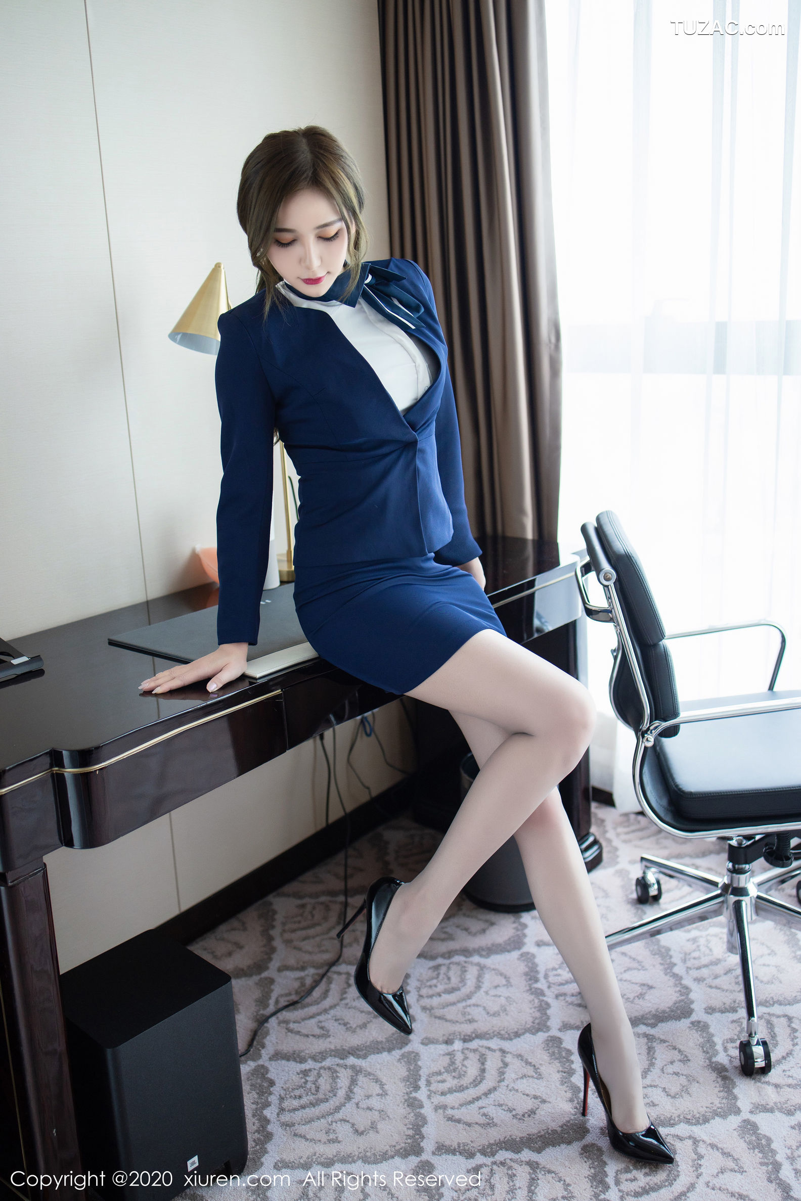 XiuRen秀人网-2221-Lavinia肉肉-《性感经典职场制服》-2020.05.06